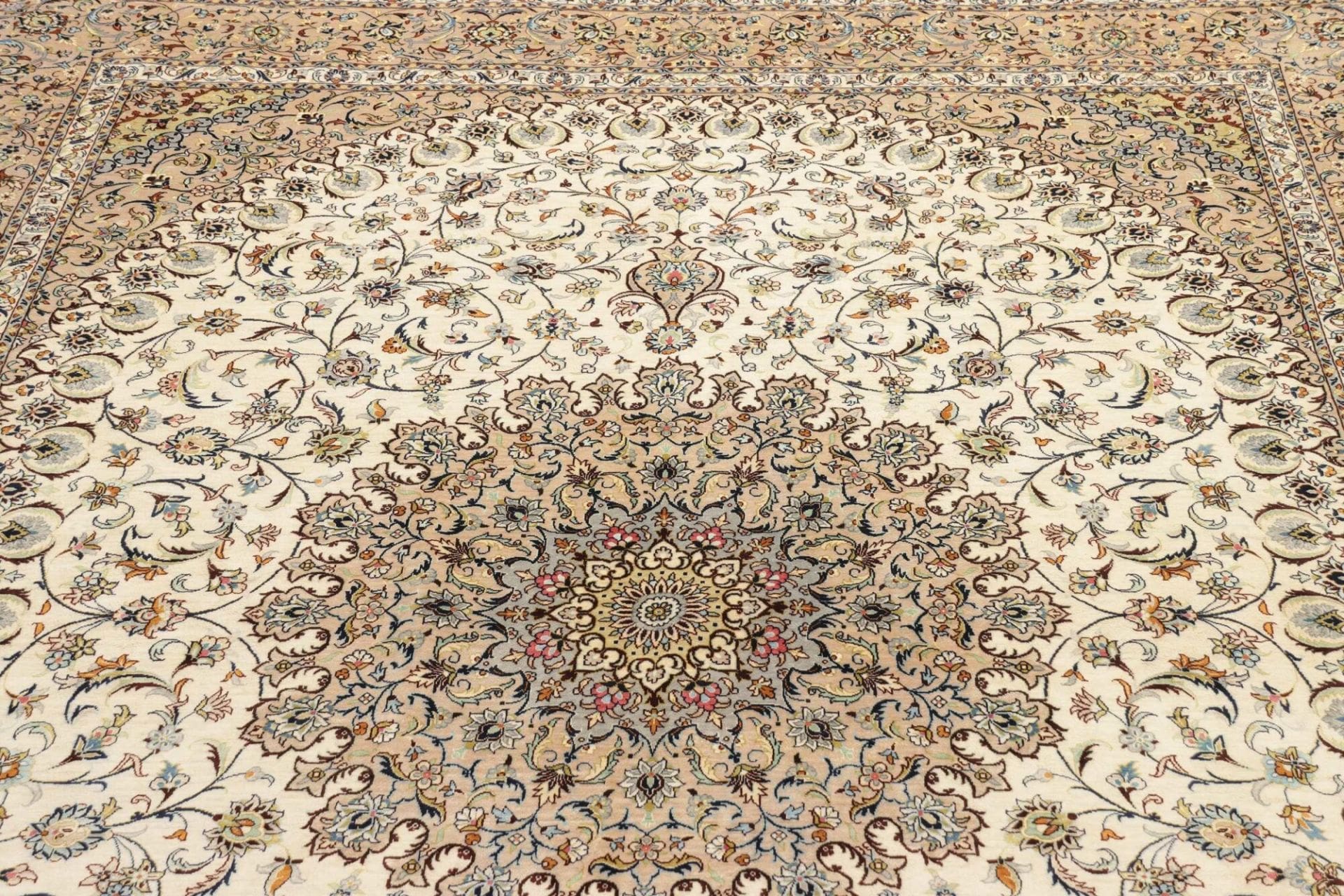 Handgeknüpfter Ghom Perserteppich, 197 × 250 cm, Seide