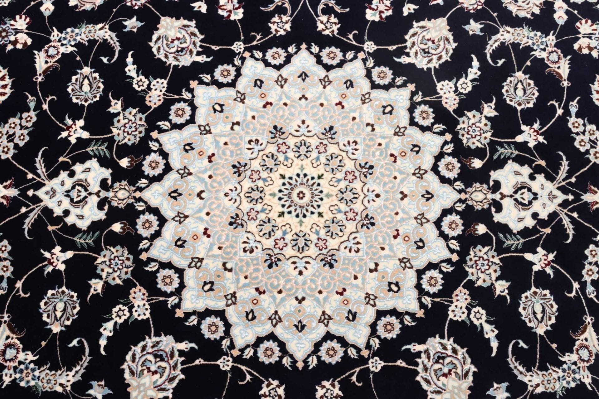 Nain Perserteppich aus Iran, 208 × 261 cm