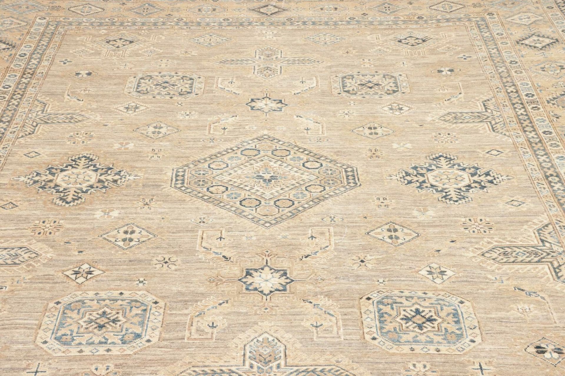 kazak-teppich-251-x-309-cm-geometrisches-muster-handgeknupft-7 Handgeknüpfter Kazak Orientteppich 251 × 309 cm