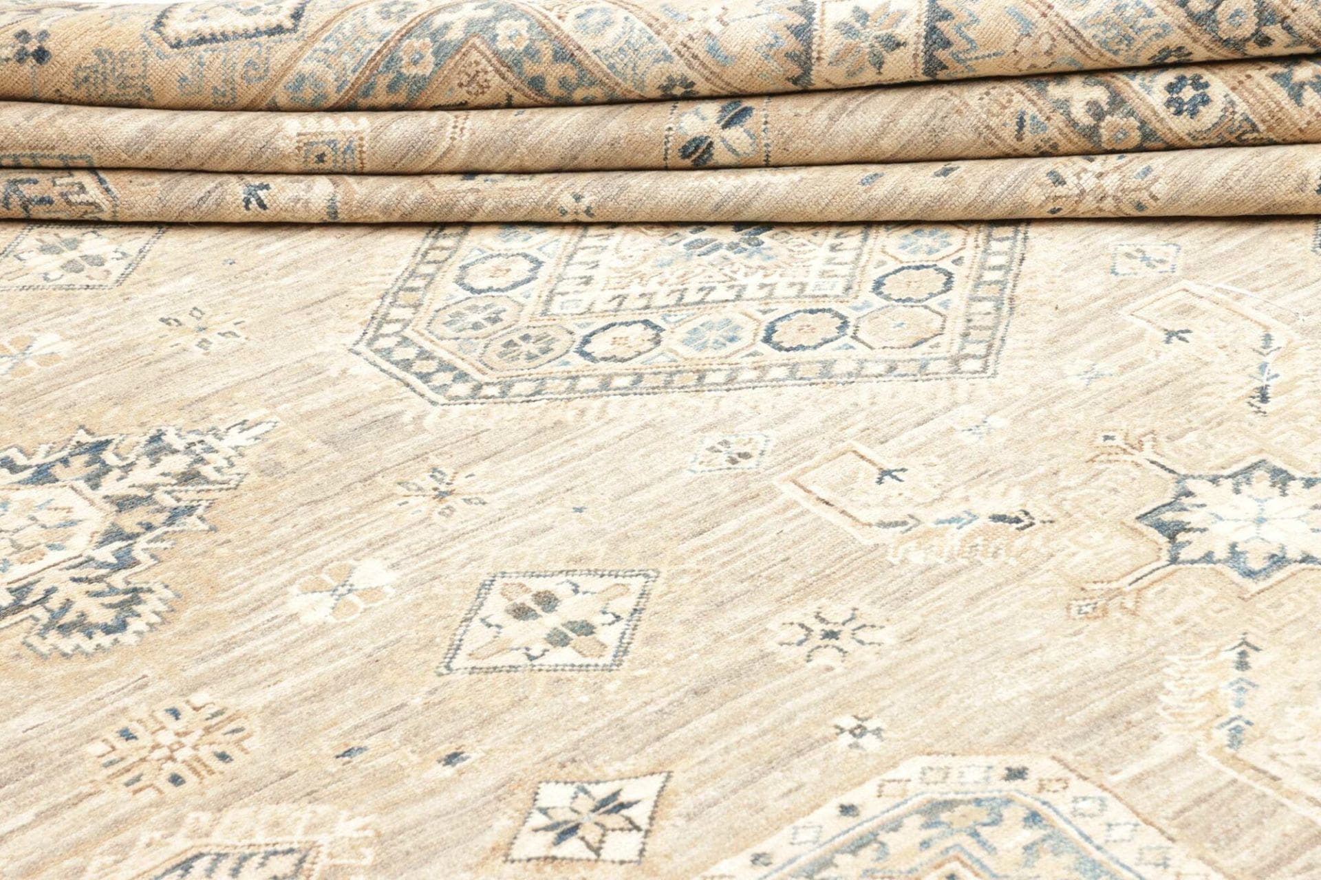 kazak-teppich-251-x-309-cm-geometrisches-muster-handgeknupft-9 Handgeknüpfter Kazak Orientteppich 251 × 309 cm