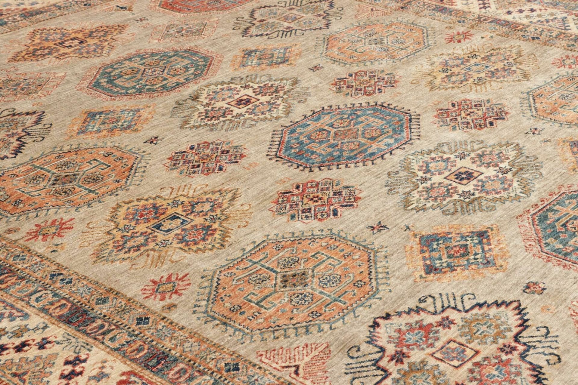 kazak-teppich-248-x-314cm-geometrisches-muster-handgeknupft-6 Kazak Orientteppich aus Pakistan, 248 × 314 cm