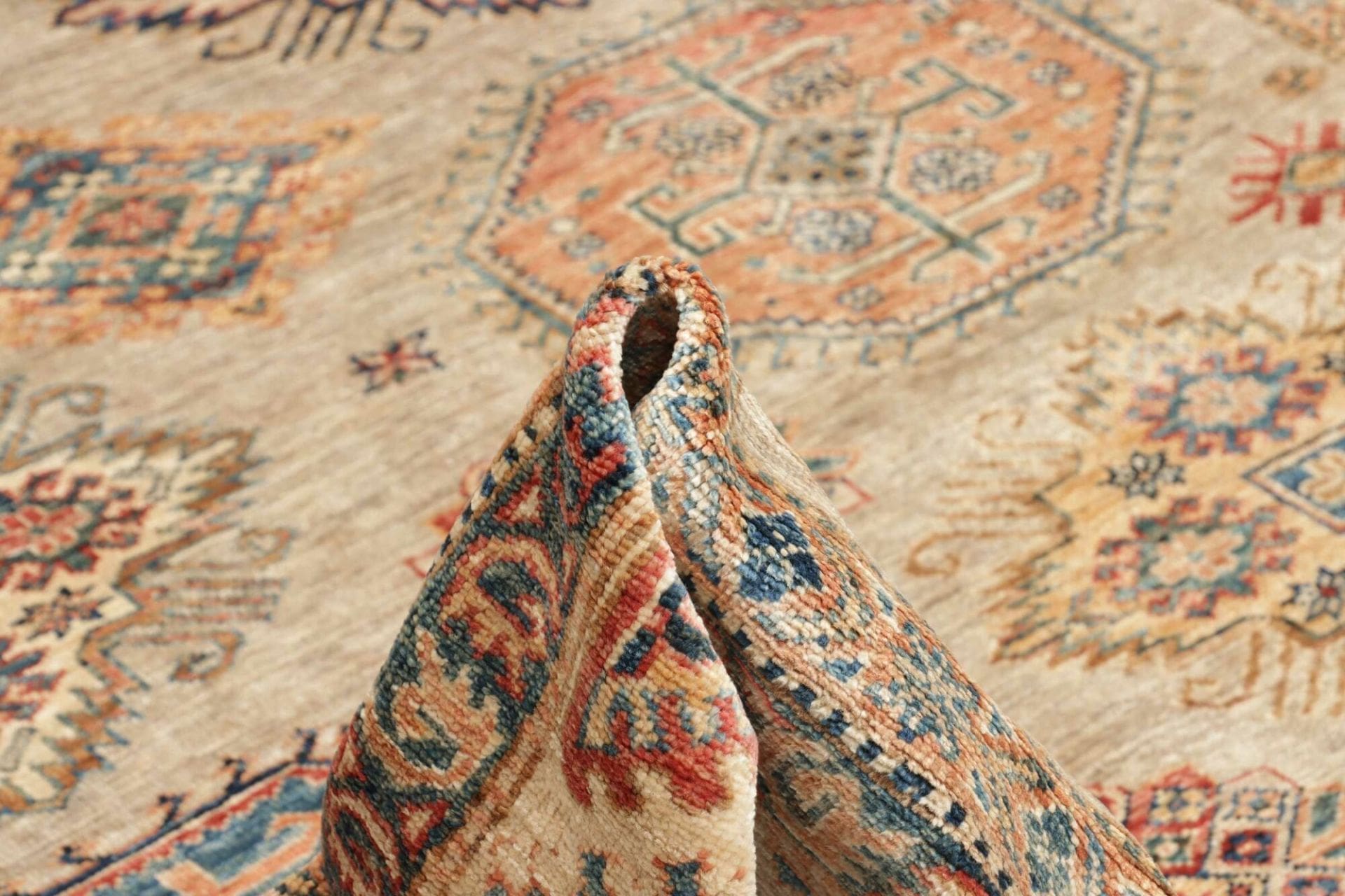 kazak-teppich-248-x-314cm-geometrisches-muster-handgeknupft-8 Kazak Orientteppich aus Pakistan, 248 × 314 cm