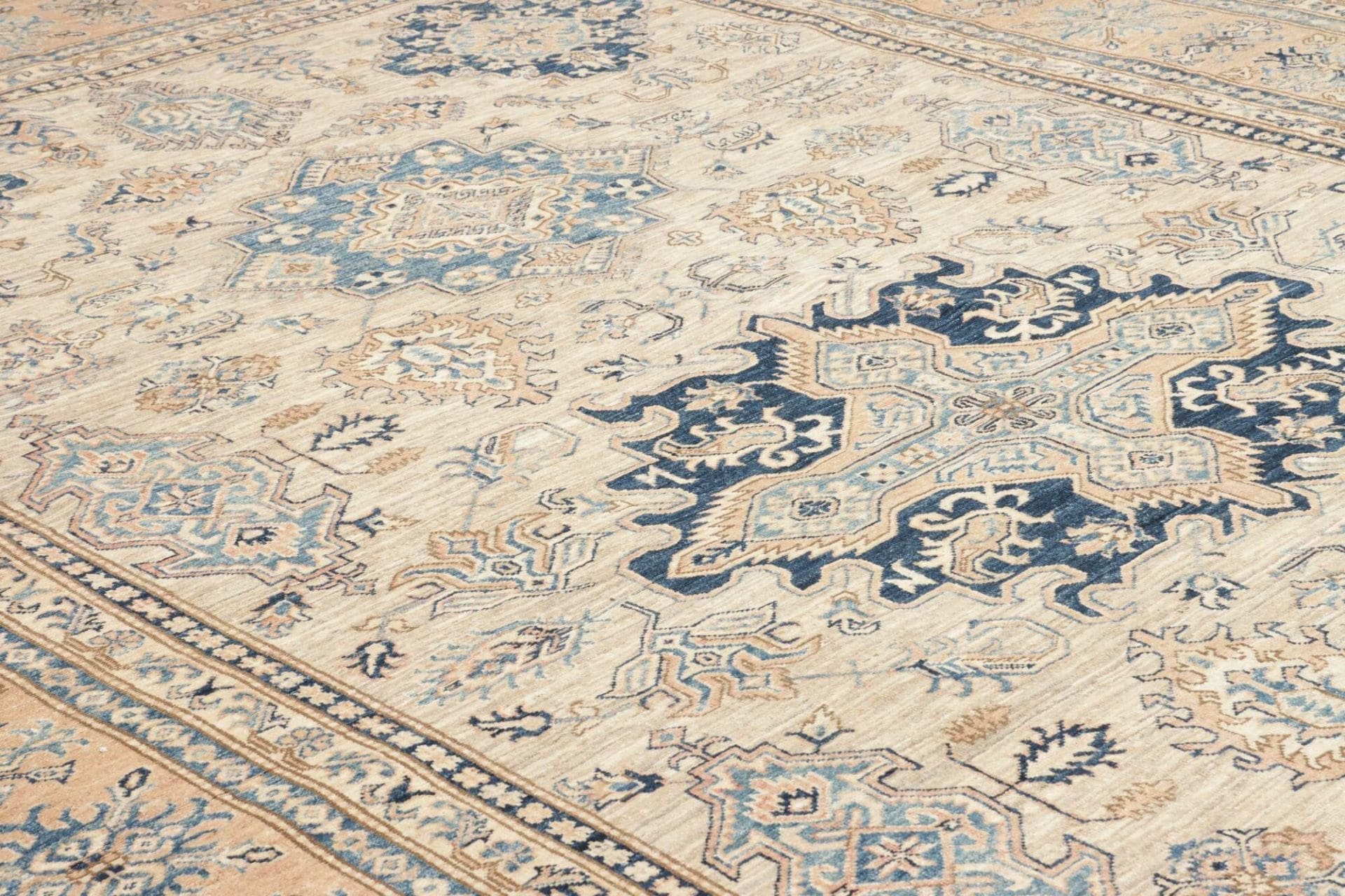 Kazak Orientteppich aus Pakistan, 274 × 396 cm
