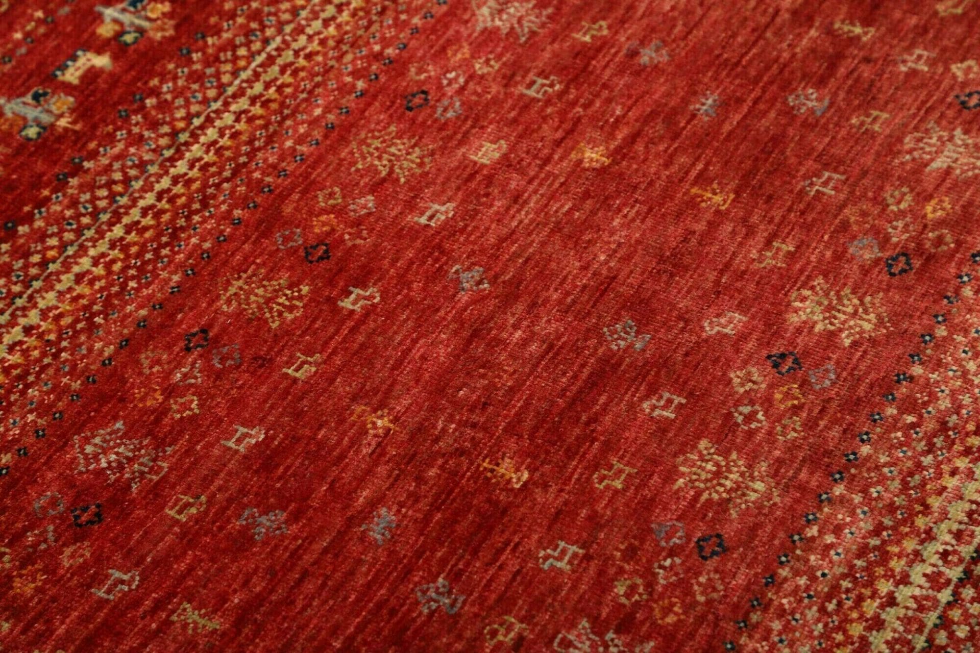 Handgewebter Gabbeh Orientteppich 85 × 118 cm
