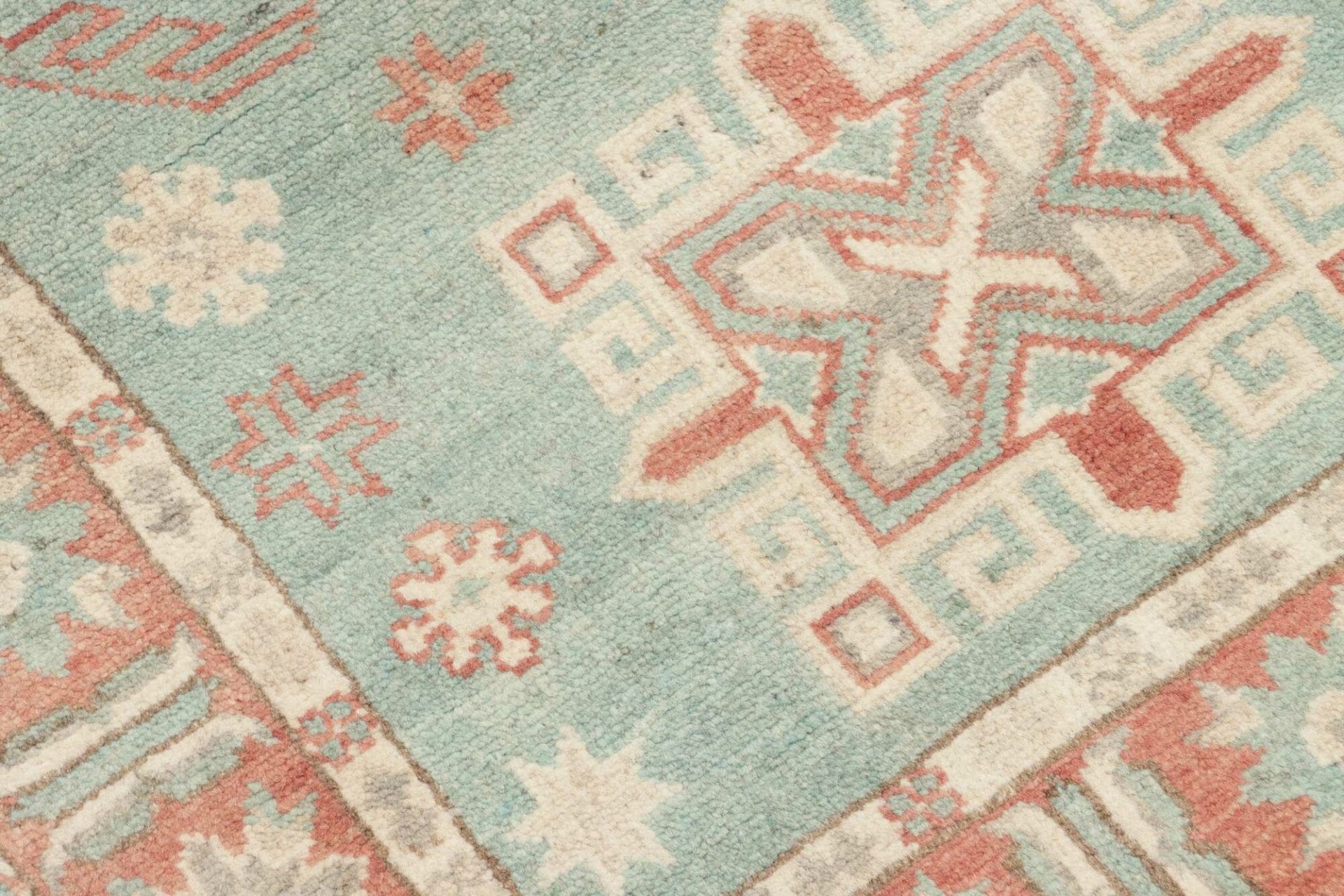 kazak-teppich-84-x-124cm-geometrisches-muster-handgeknupft-5 Handgeknüpfter Kazak Orientteppich 84 × 124 cm