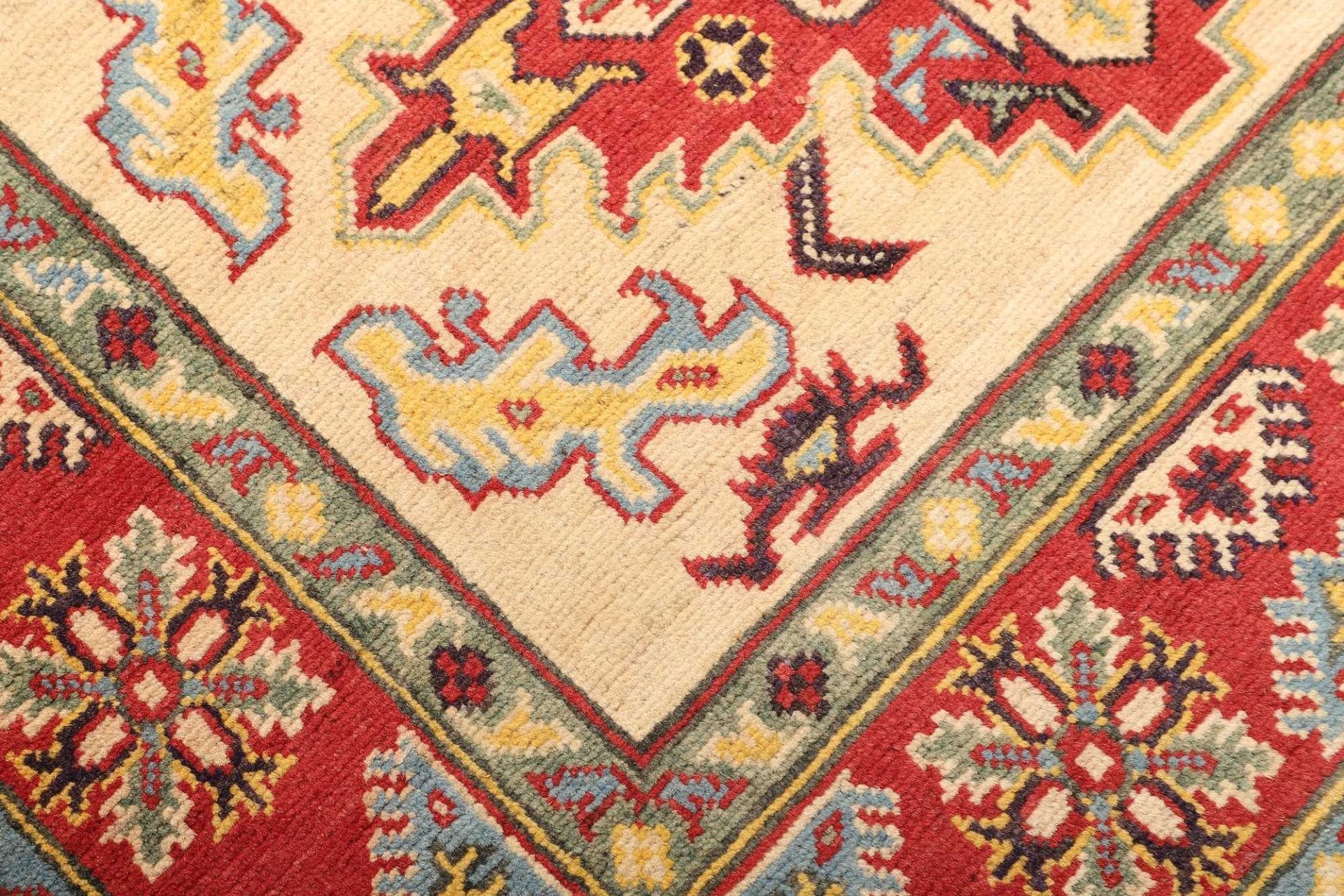 kazak-teppich-121-x-192-cm-geometrische-muster-handgeknupft-5 Kazak Orientteppich aus Pakistan, 121 × 192 cm