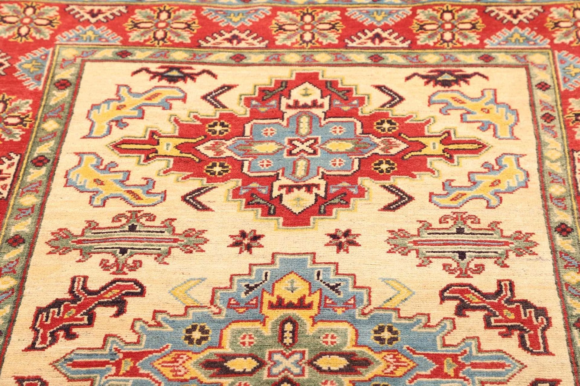 kazak-teppich-121-x-192-cm-geometrische-muster-handgeknupft-7 Kazak Orientteppich aus Pakistan, 121 × 192 cm