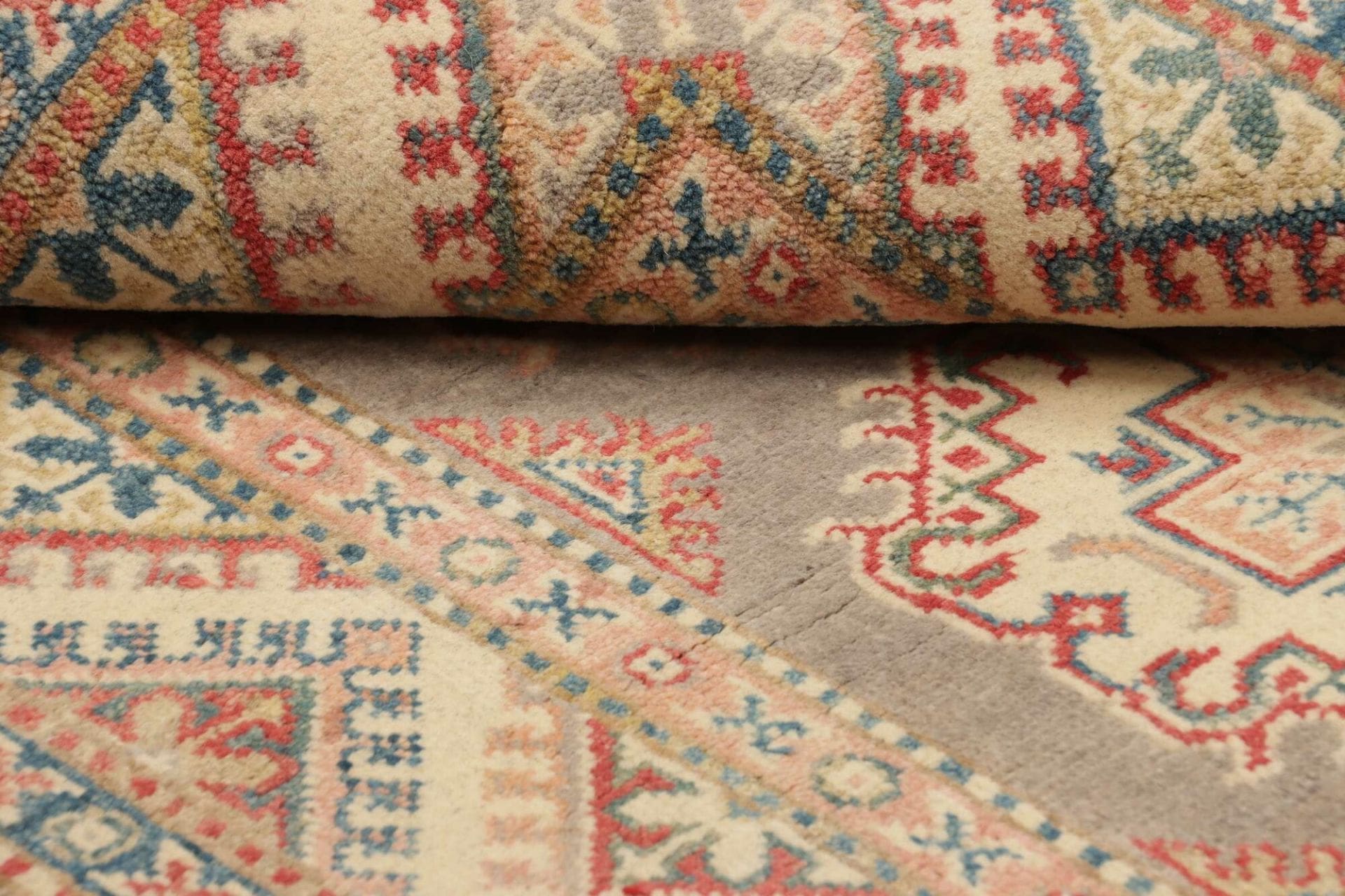 Kazak Orientteppich aus Pakistan, 84 × 126 cm