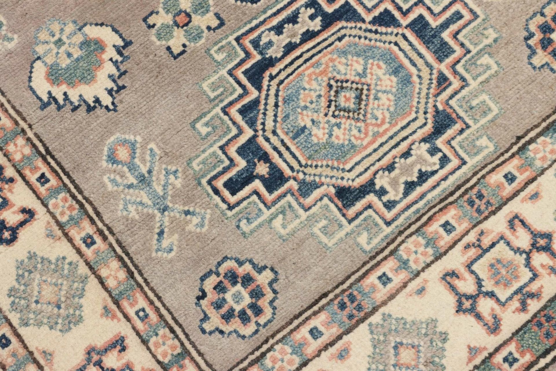 Kazak Orientteppich aus Pakistan, 86 × 125 cm