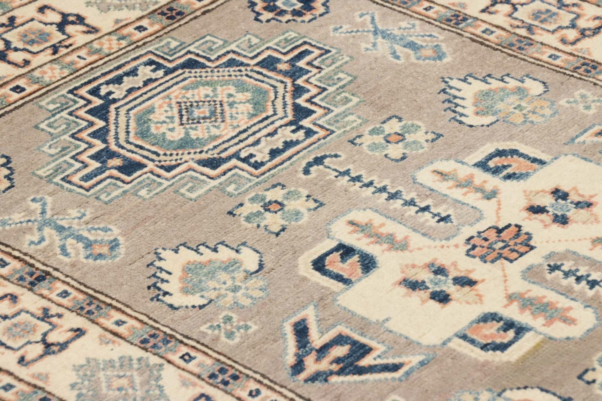 Kazak Orientteppich aus Pakistan, 86 × 125 cm