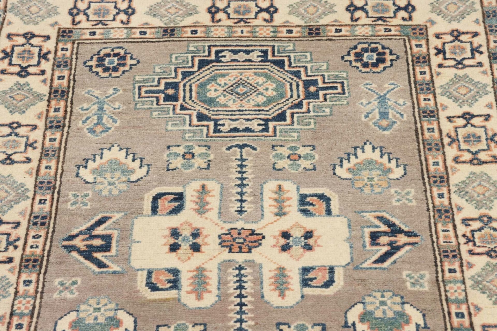 Kazak Orientteppich aus Pakistan, 86 × 125 cm