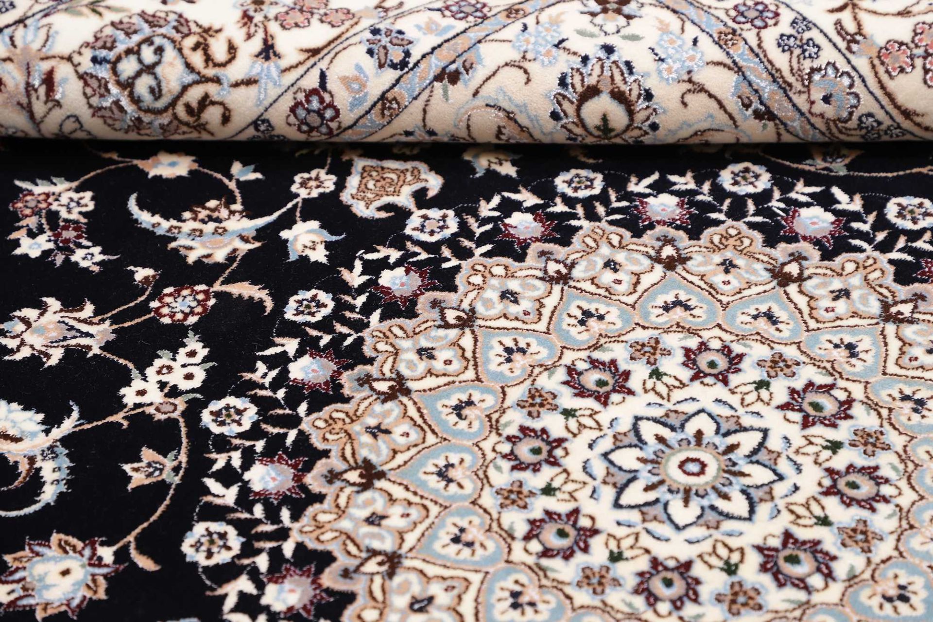 Nain Perserteppich aus Iran, 163 × 202 cm
