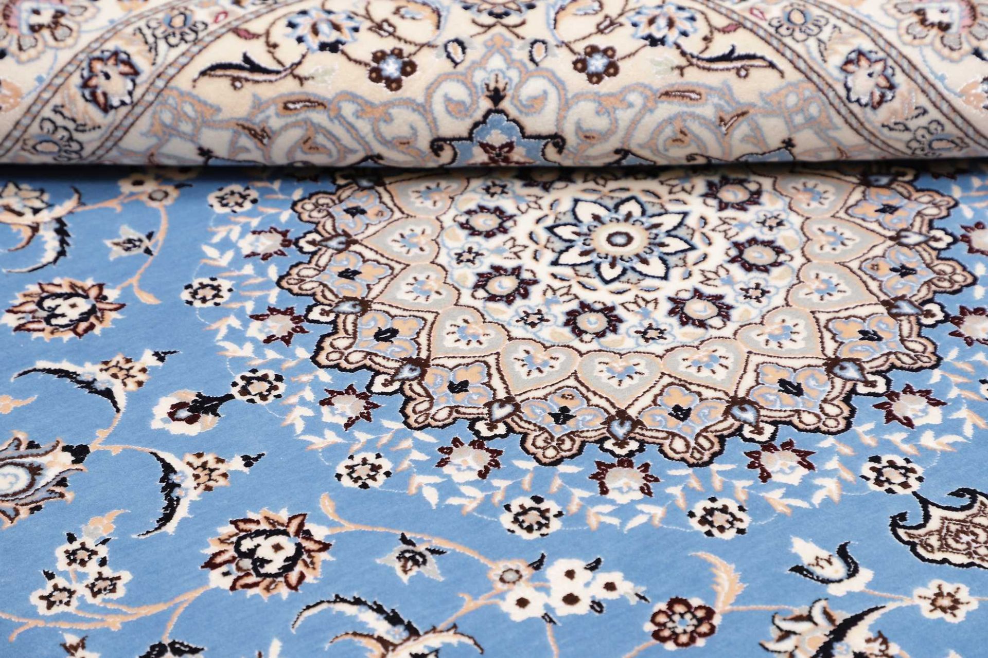 Nain Perserteppich aus Iran, 163 × 203 cm