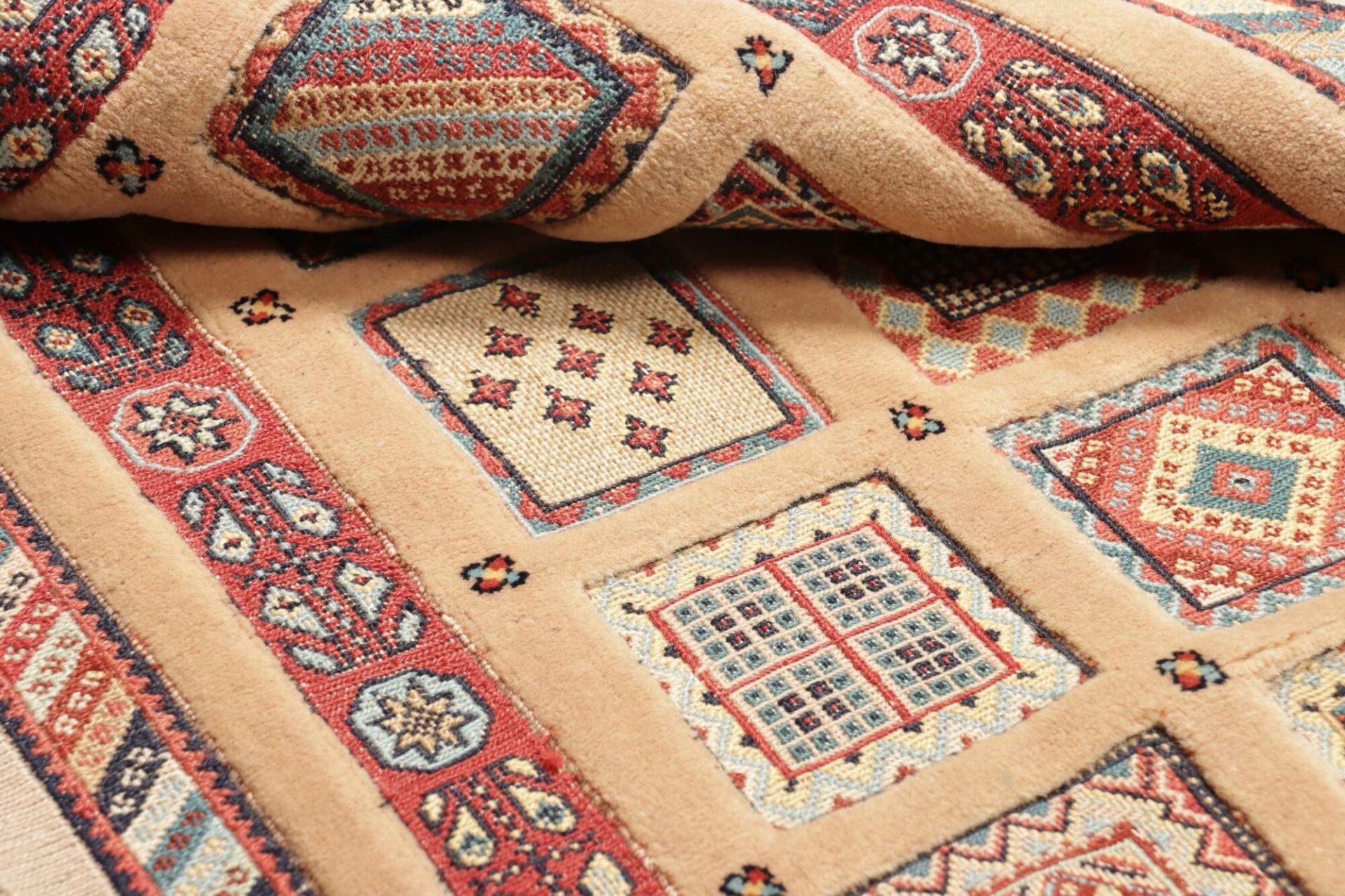 Perserteppich aus Iran, 88 × 118 cm