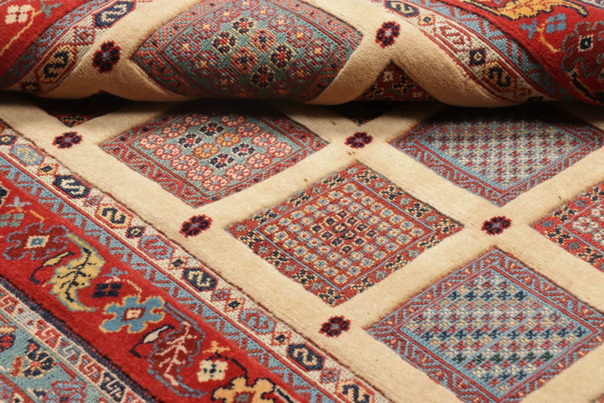 Nain Perserteppich aus Iran, 106 × 129 cm