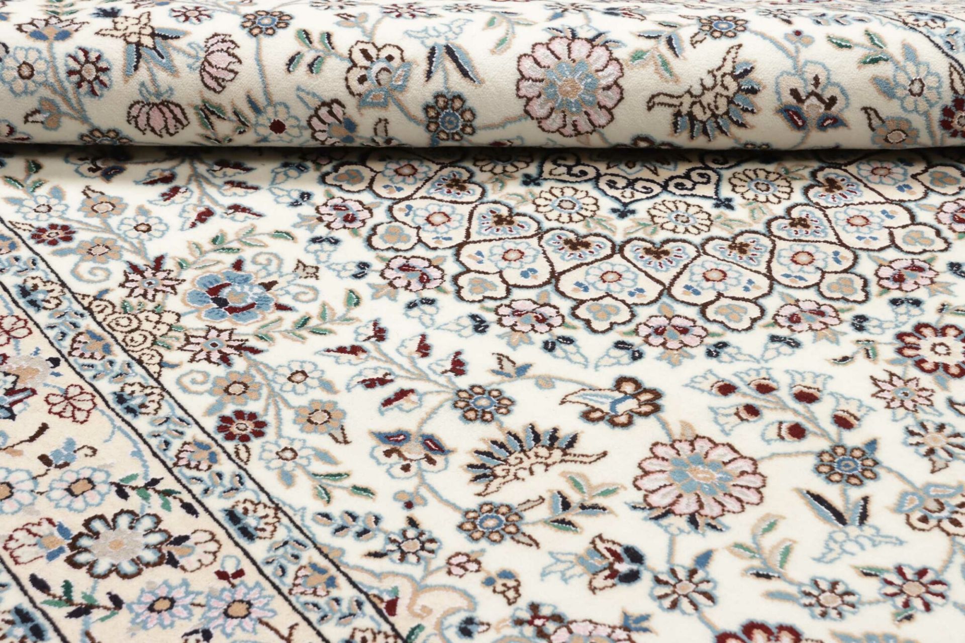 Nain Perserteppich aus Iran, 138 × 210 cm