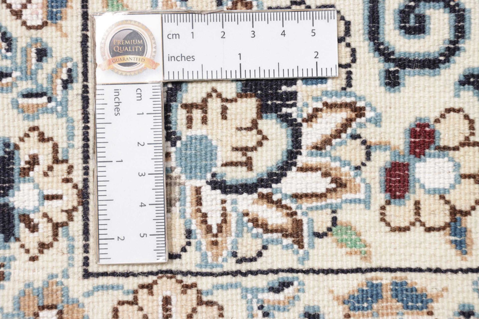 Nain Perserteppich aus Iran, 135 × 208 cm