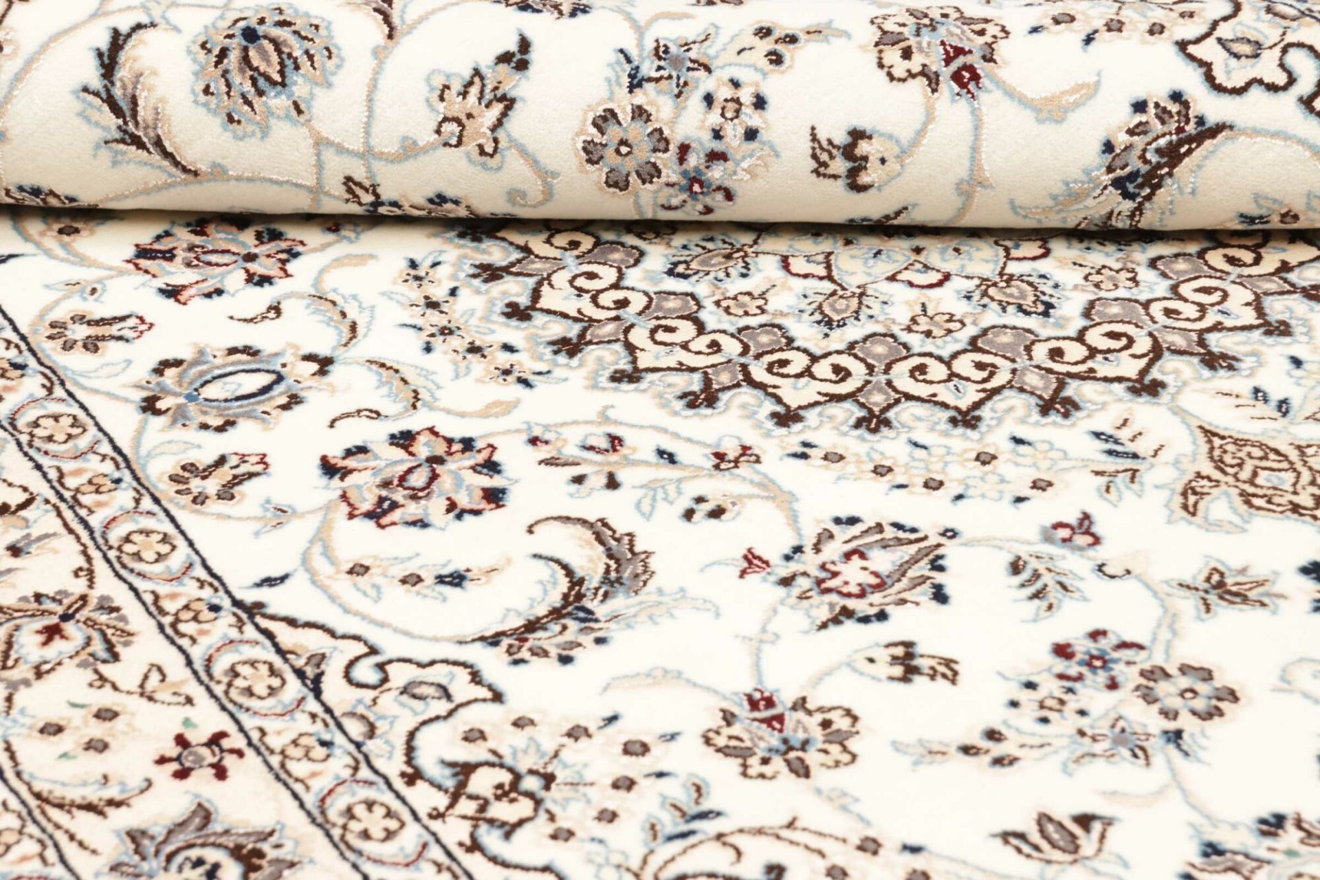 Nain Perserteppich aus Iran, 133 × 206 cm
