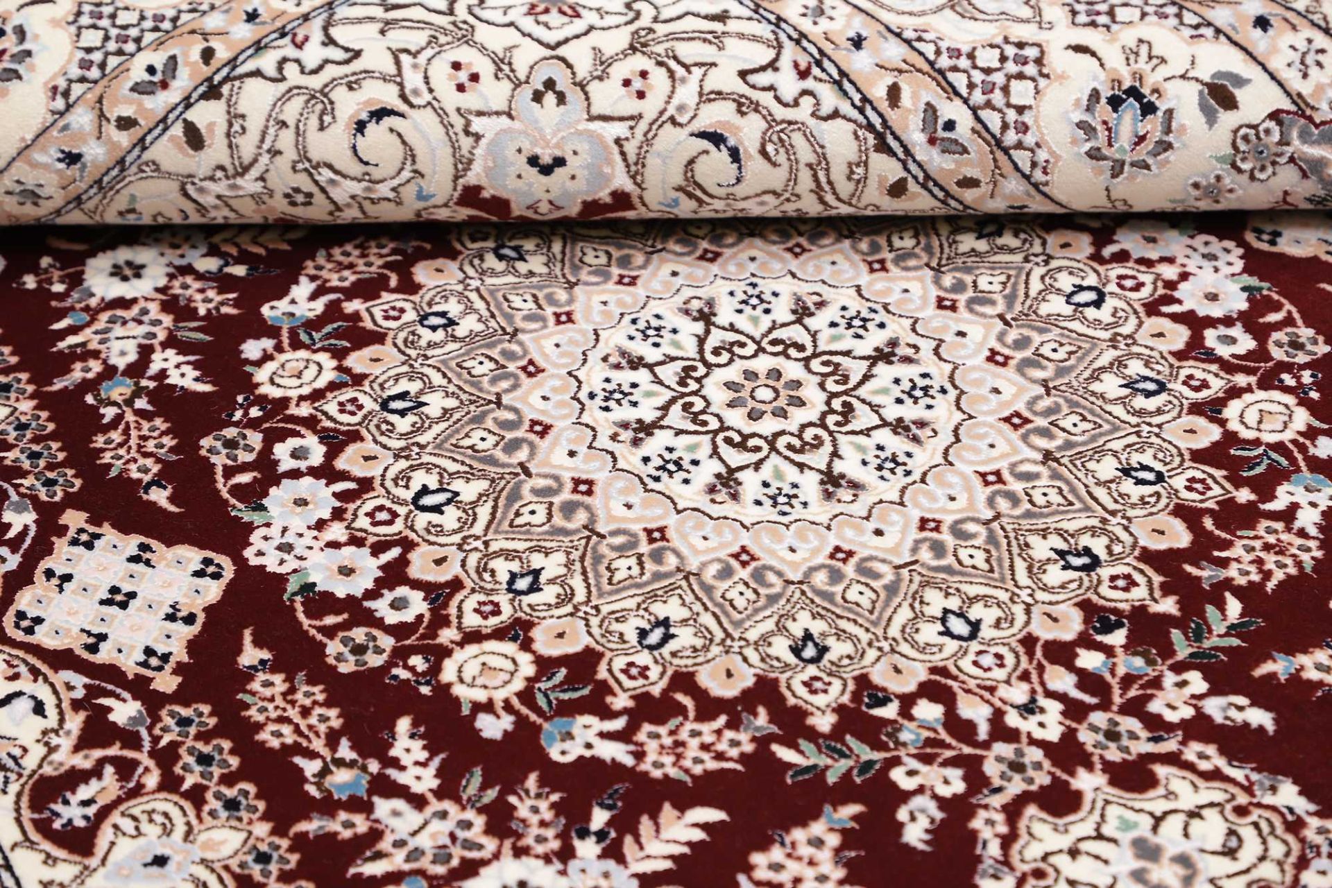 Nain Perserteppich aus Iran, 129 × 201 cm