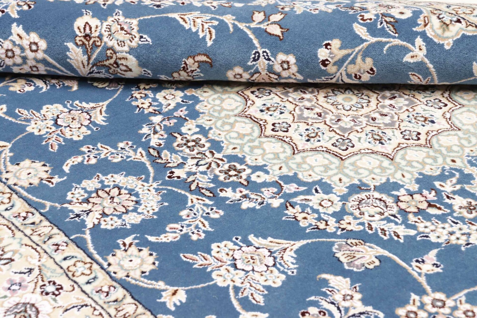 Nain Perserteppich aus Iran, 131 × 200 cm
