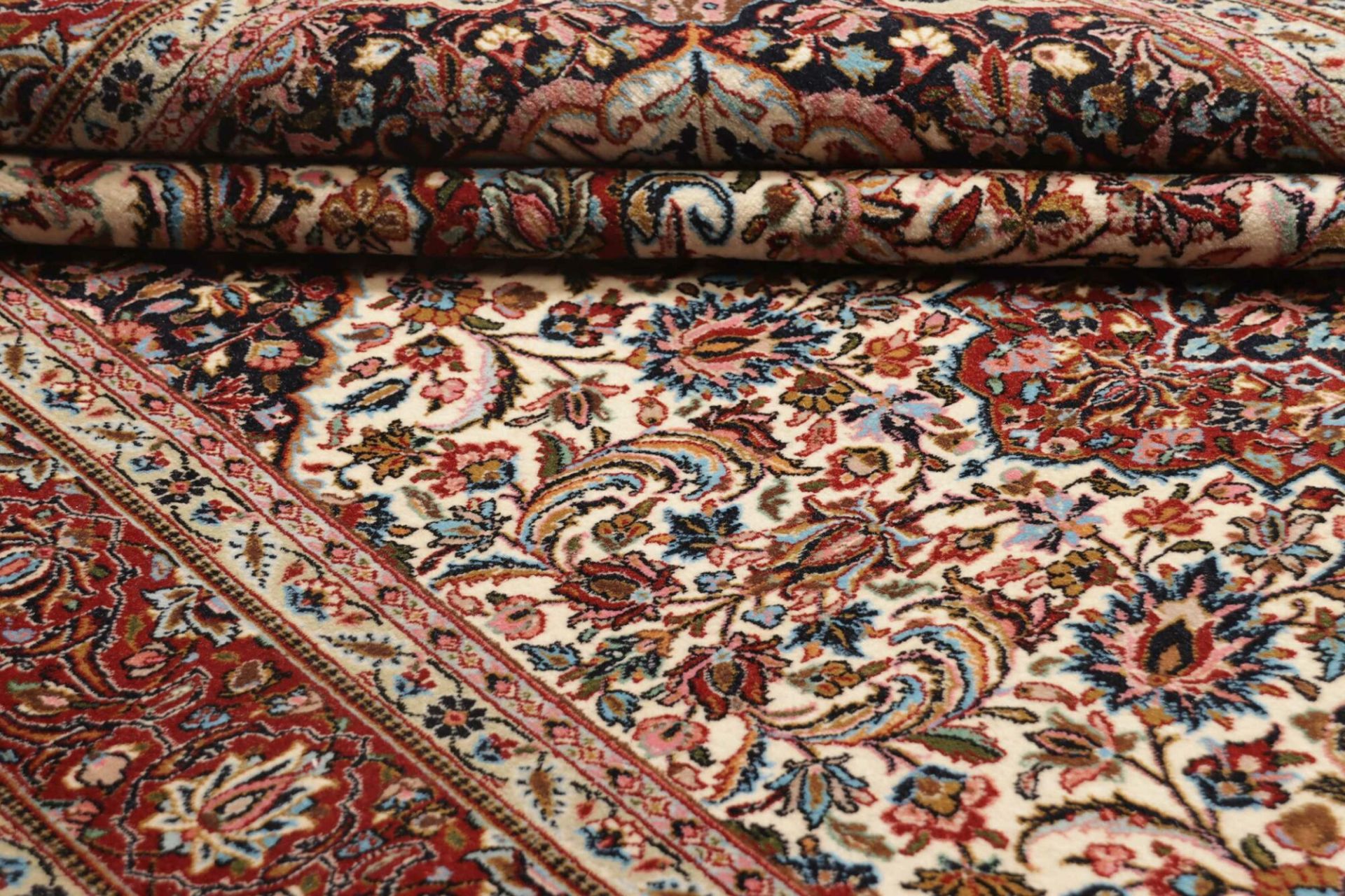 Isfahan Perserteppich aus Iran, 141 × 212 cm