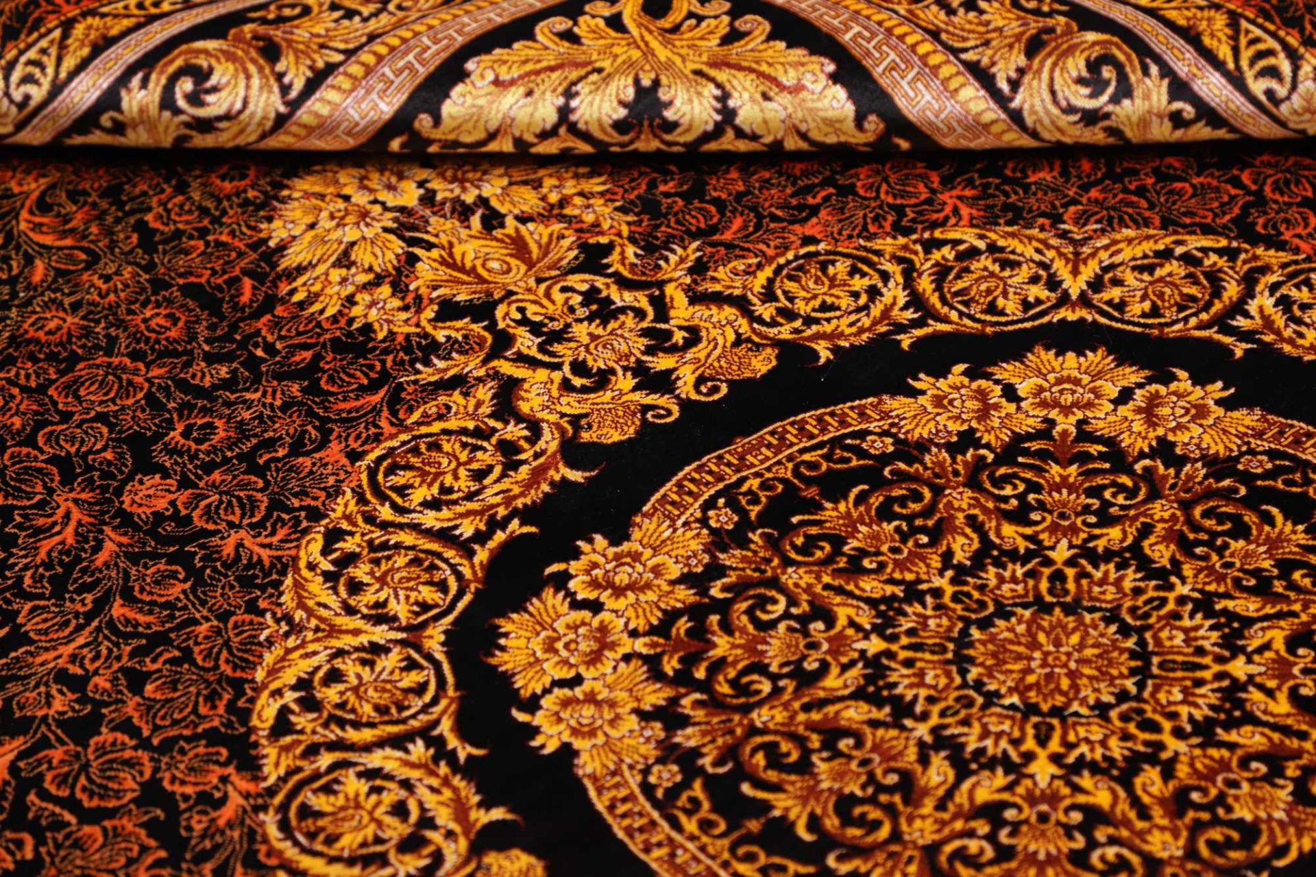 Handgeknüpfter Ghom Perserteppich, 138 × 200 cm, Seide