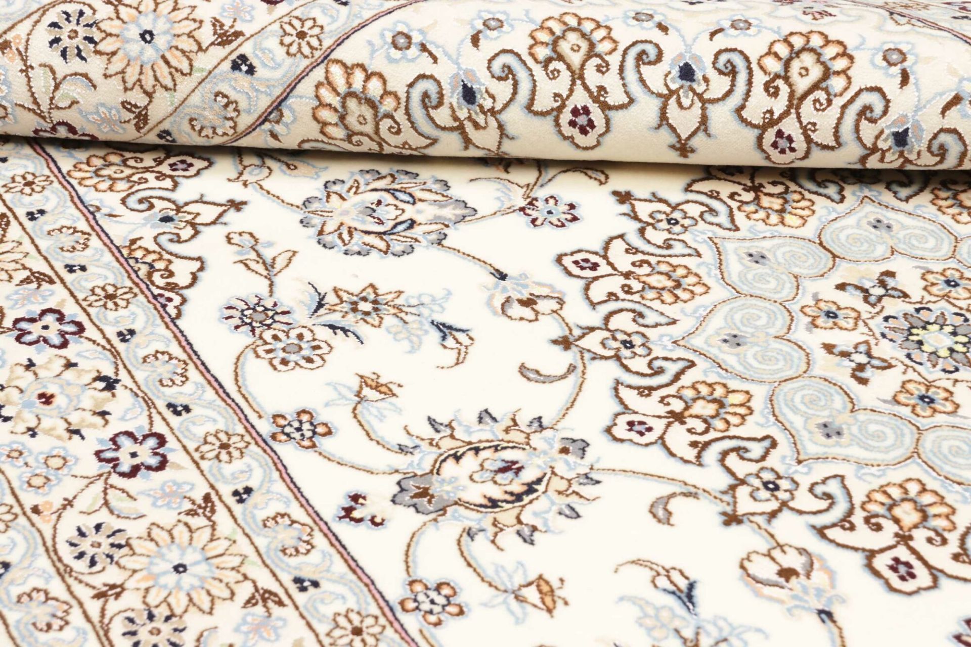 Nain Perserteppich aus Iran, 131 × 208 cm