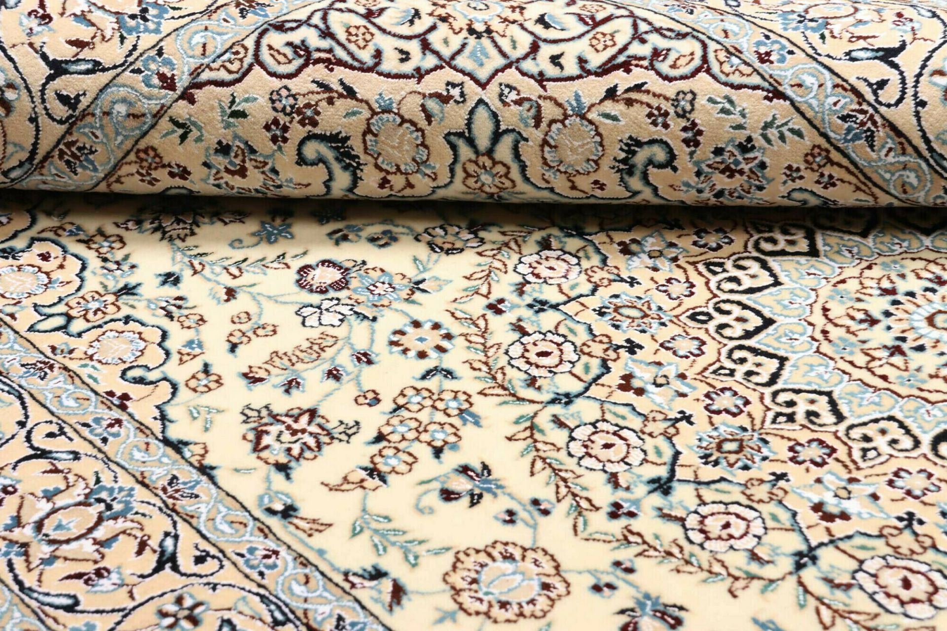 Nain Perserteppich aus Iran, 133 × 218 cm