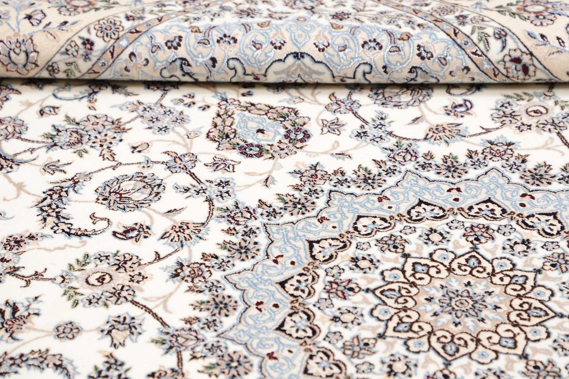 Nain Perserteppich aus Iran, 163 × 246 cm