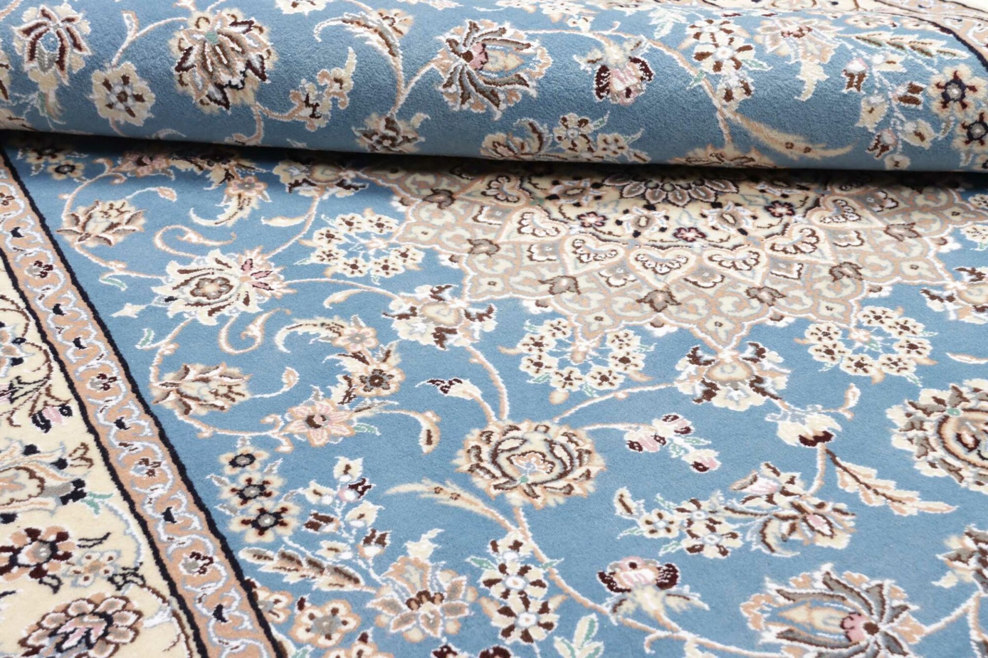 Nain Perserteppich aus Iran, 156 × 233 cm
