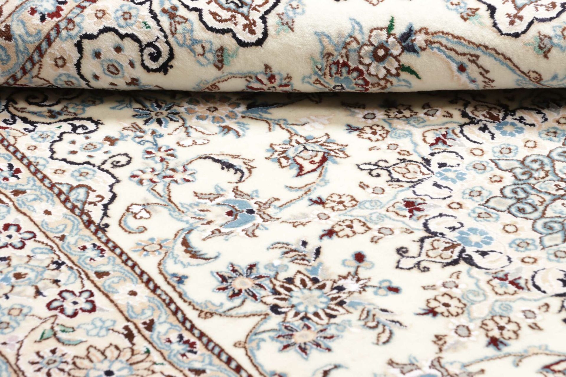 Nain Perserteppich aus Iran, 143 × 225 cm