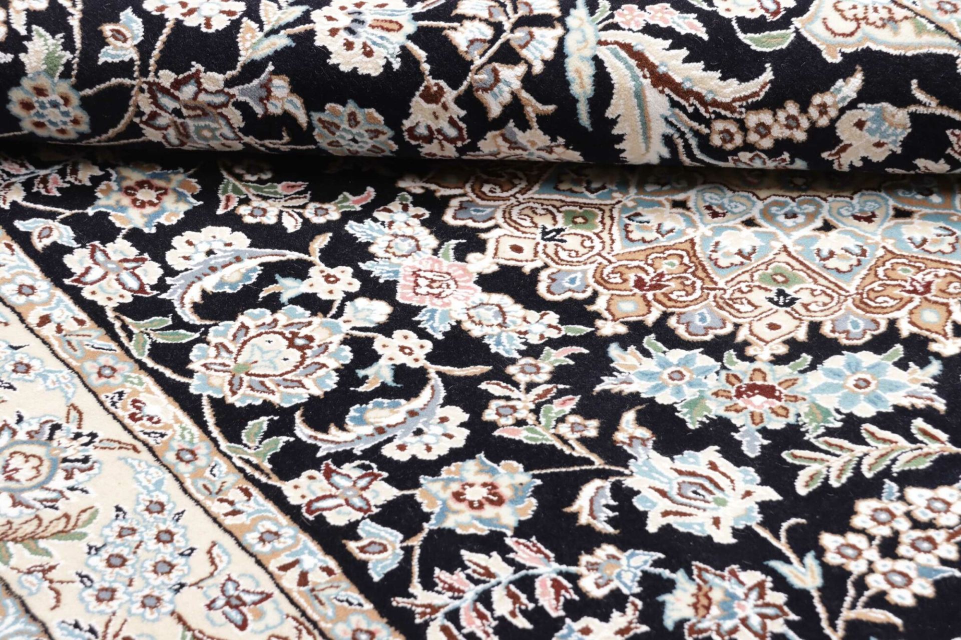 Nain Perserteppich aus Iran, 146 × 247 cm