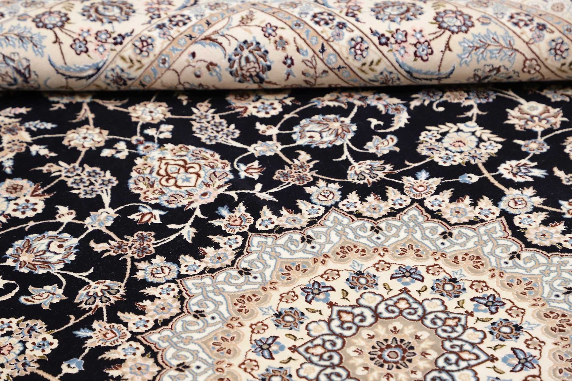 Nain Perserteppich aus Iran, 173 × 250 cm
