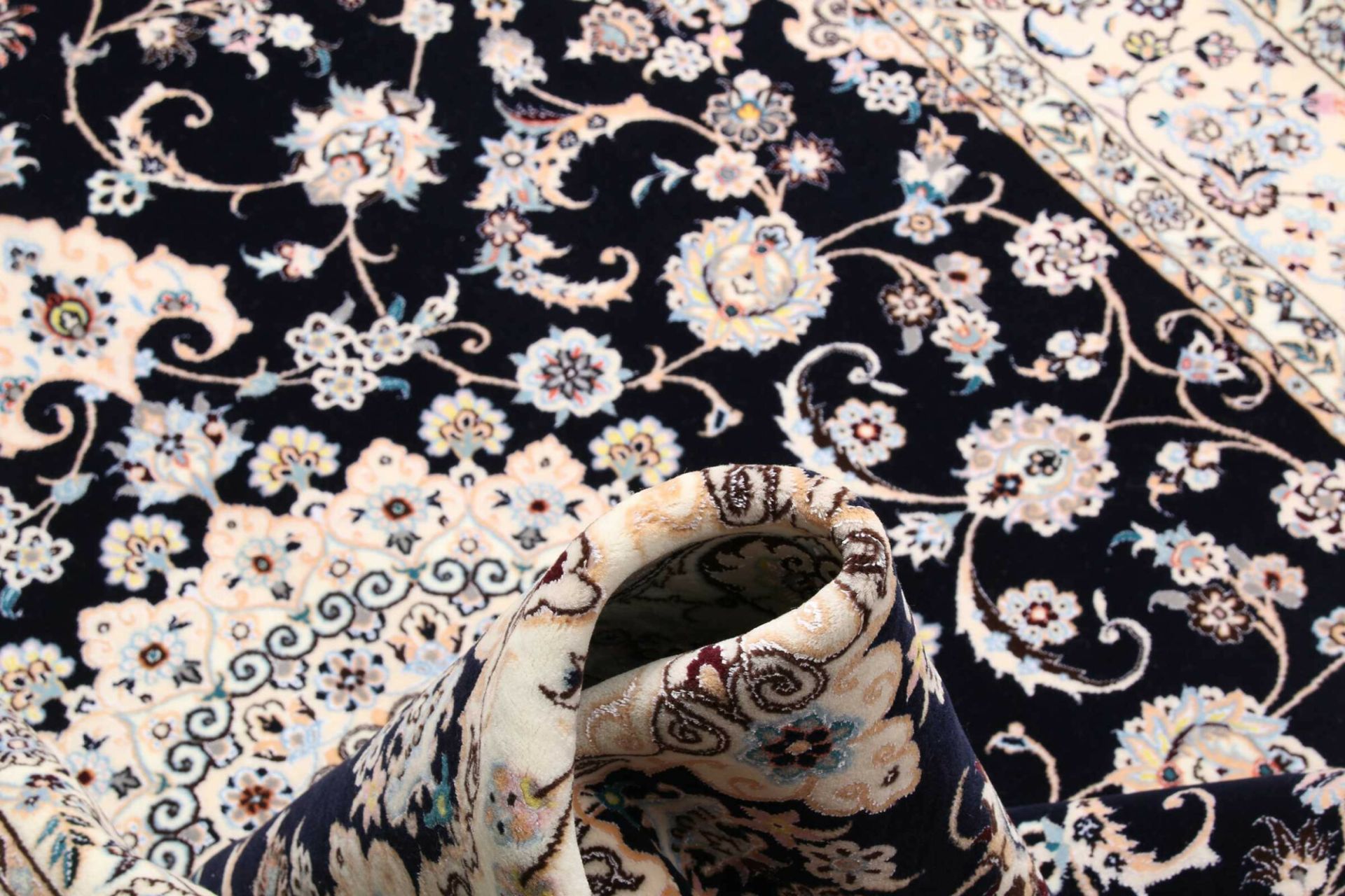 Nain Perserteppich 161 × 245 cm aus Wolle, handgeknüpft