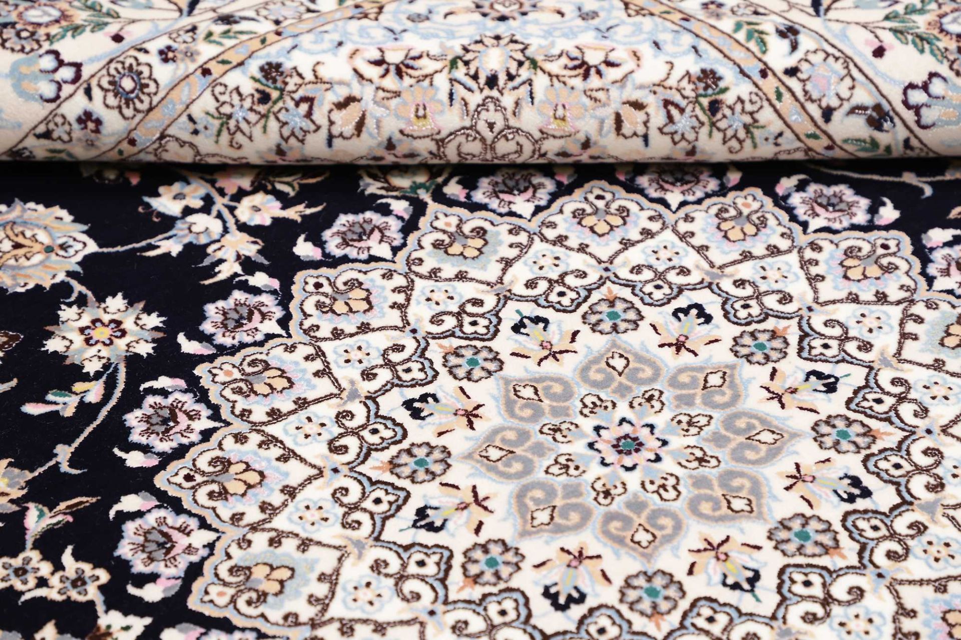 Nain Perserteppich aus Iran, 161 × 231 cm
