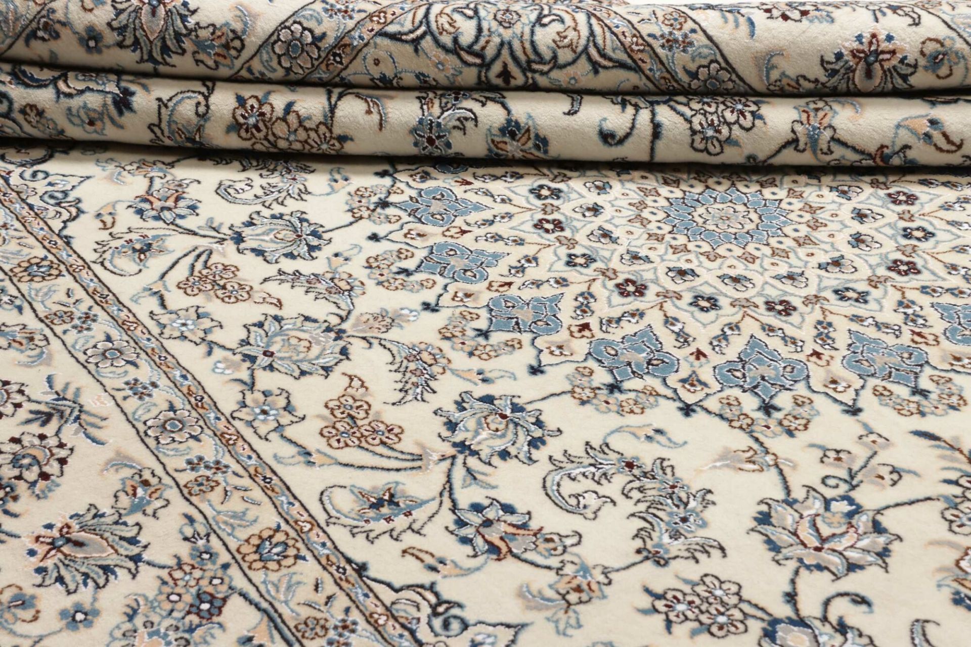 Handgeknüpfter Nain Perserteppich 203 × 292 cm