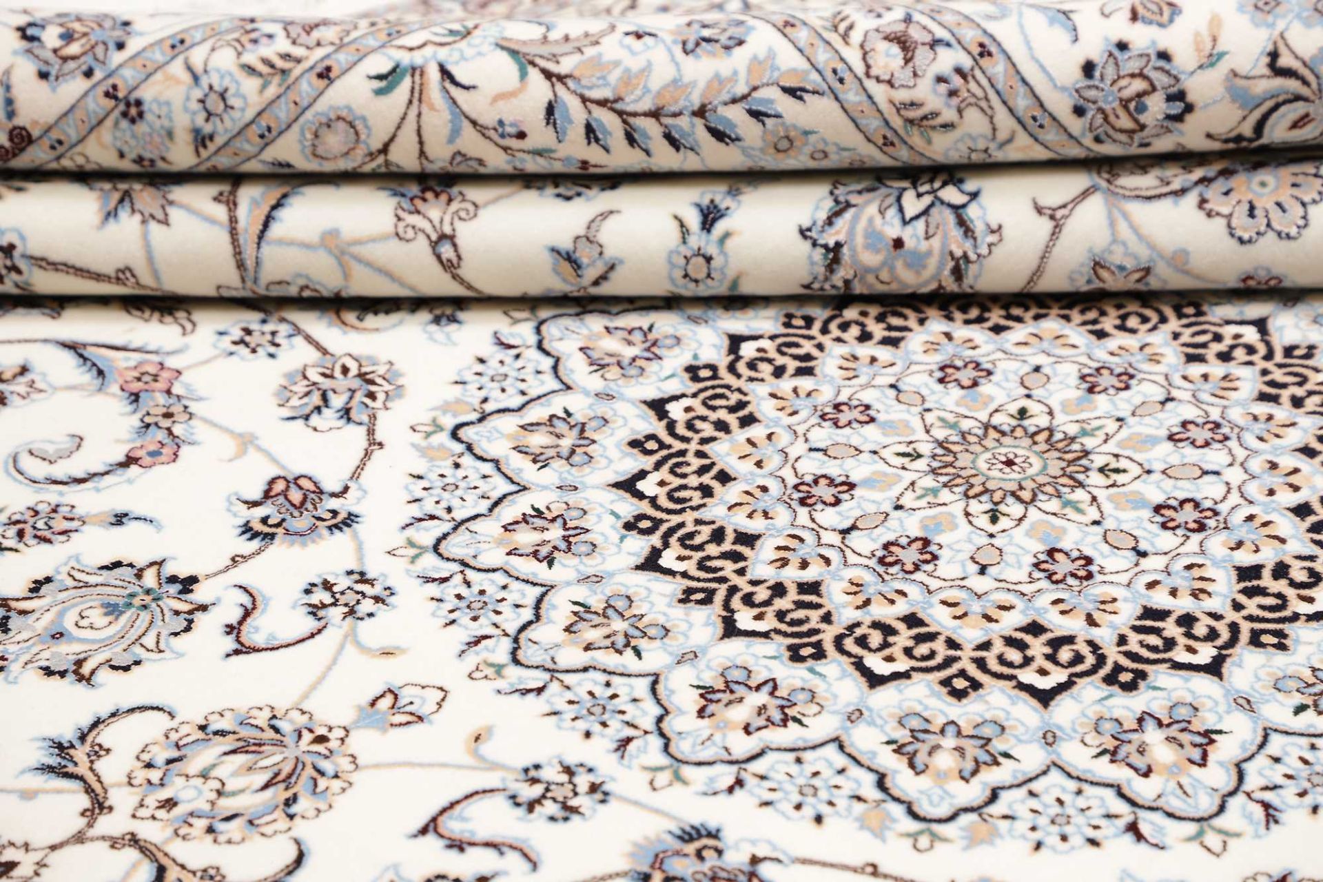 Nain Perserteppich aus Iran, 211 × 312 cm