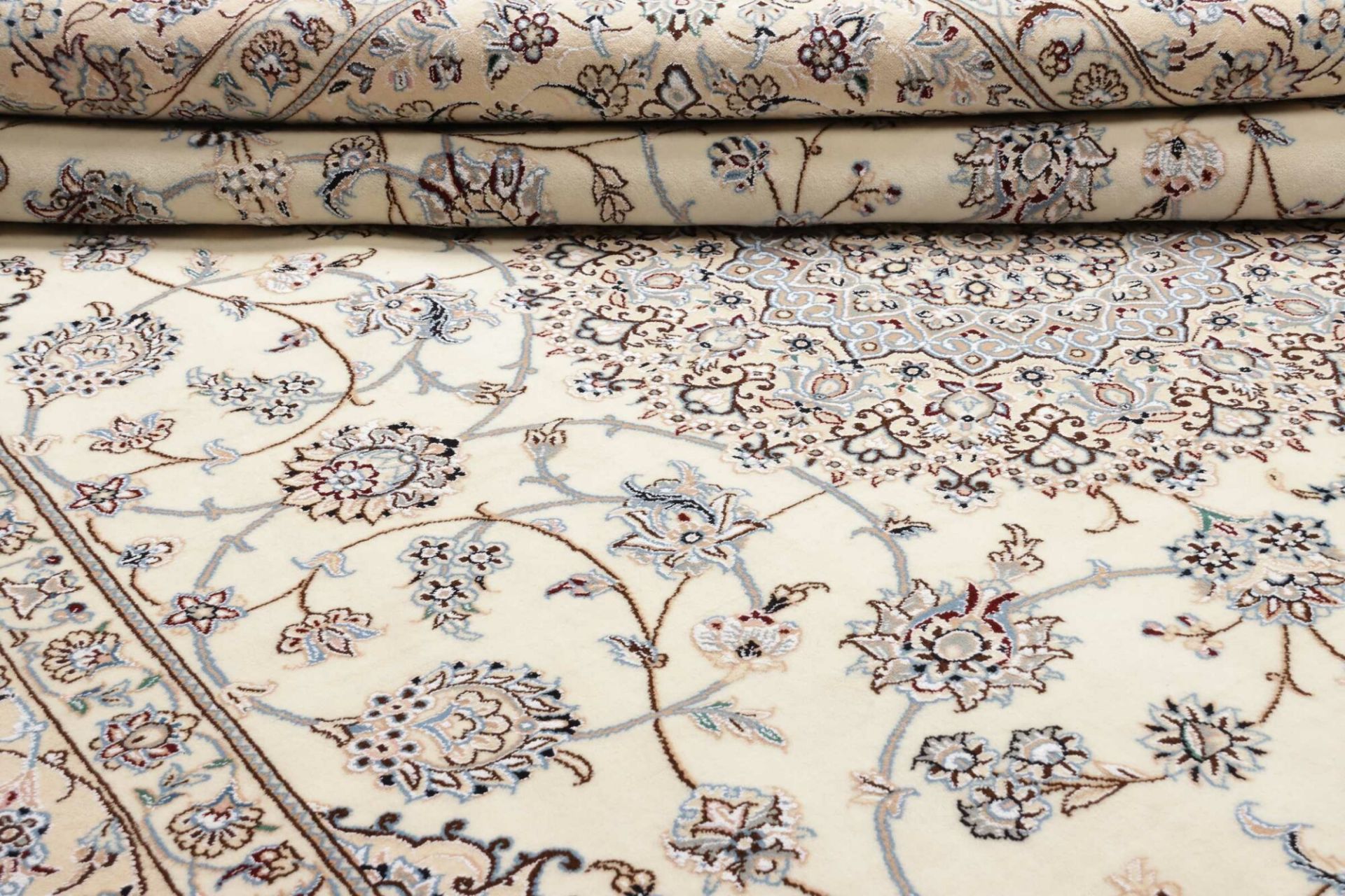 Nain Perserteppich aus Iran, 250 × 350 cm