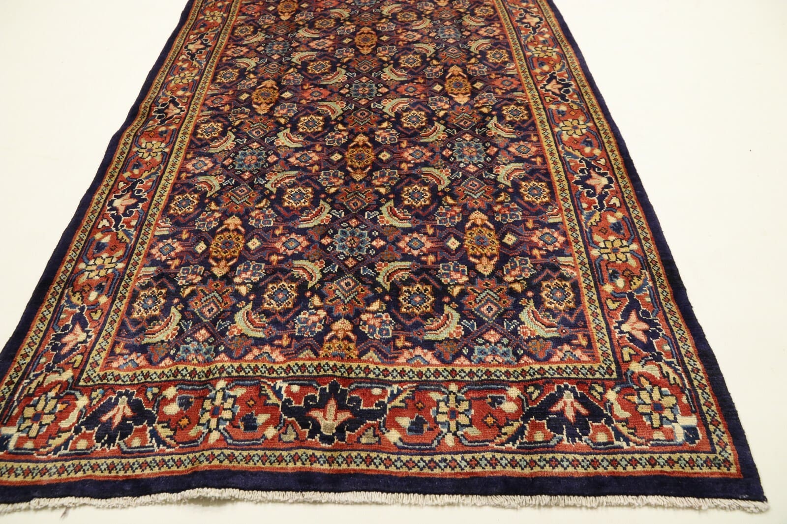 Hamadan Perserteppich aus Iran, 348 × 150 cm