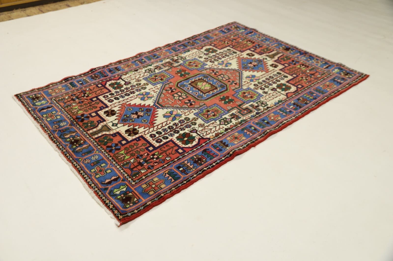 Orientalisch Perserteppich aus Iran, 205 × 135 cm