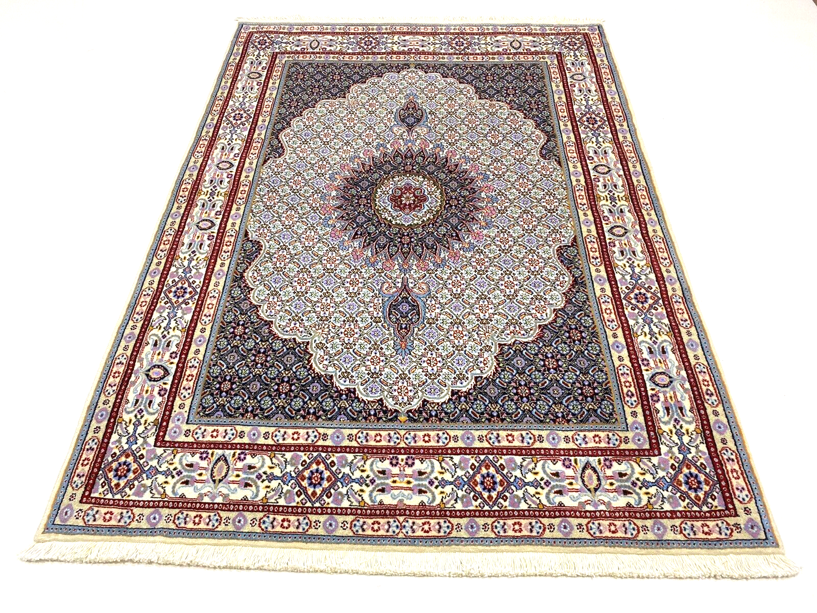 Orientalisch Perserteppich aus Iran, 143 × 195 cm