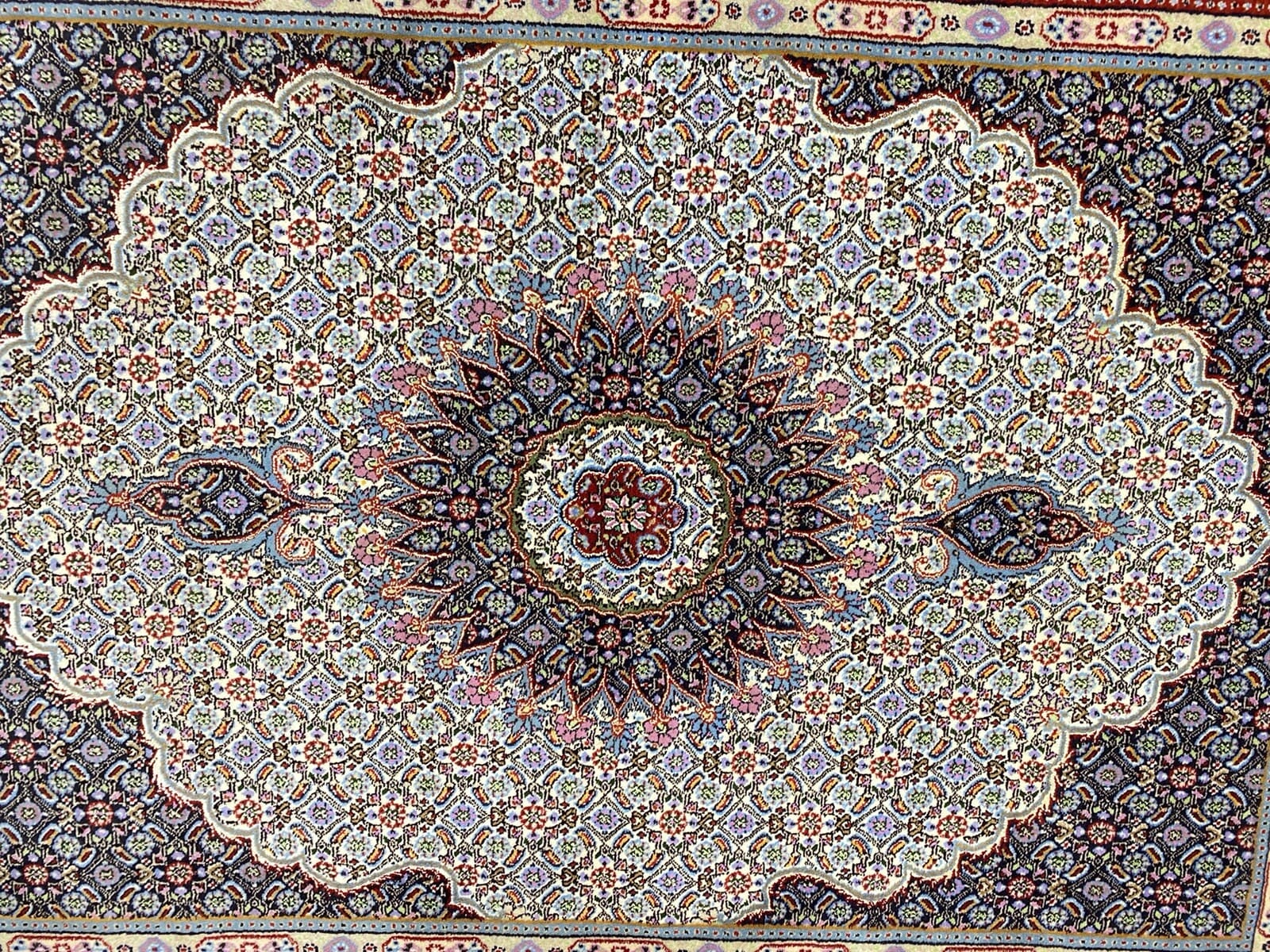 Orientalisch Perserteppich aus Iran, 143 × 195 cm