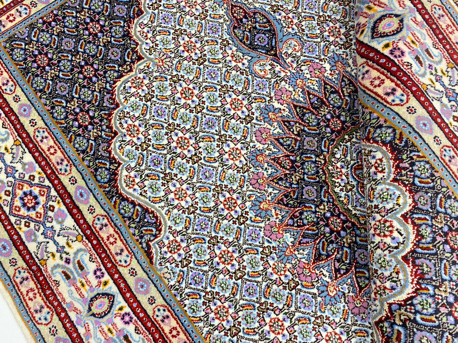 Orientalisch Perserteppich aus Iran, 143 × 195 cm