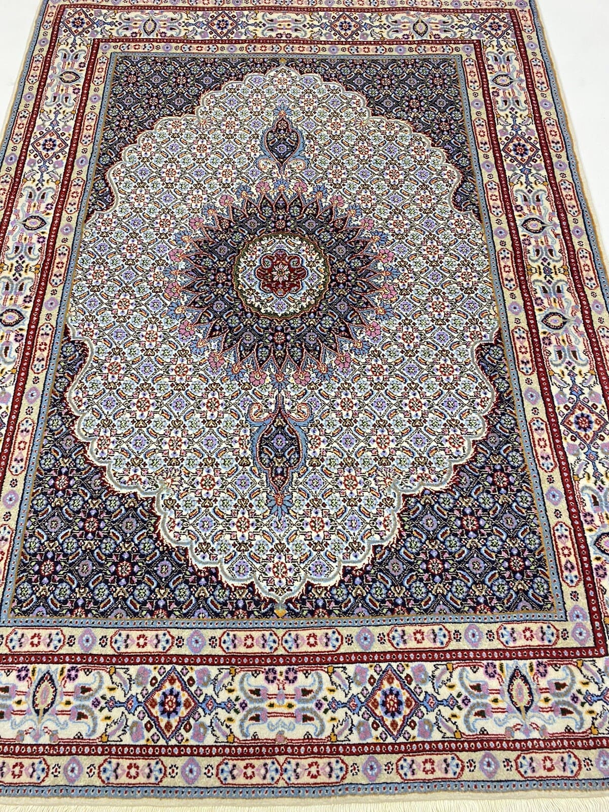 Orientalisch Perserteppich aus Iran, 143 × 195 cm