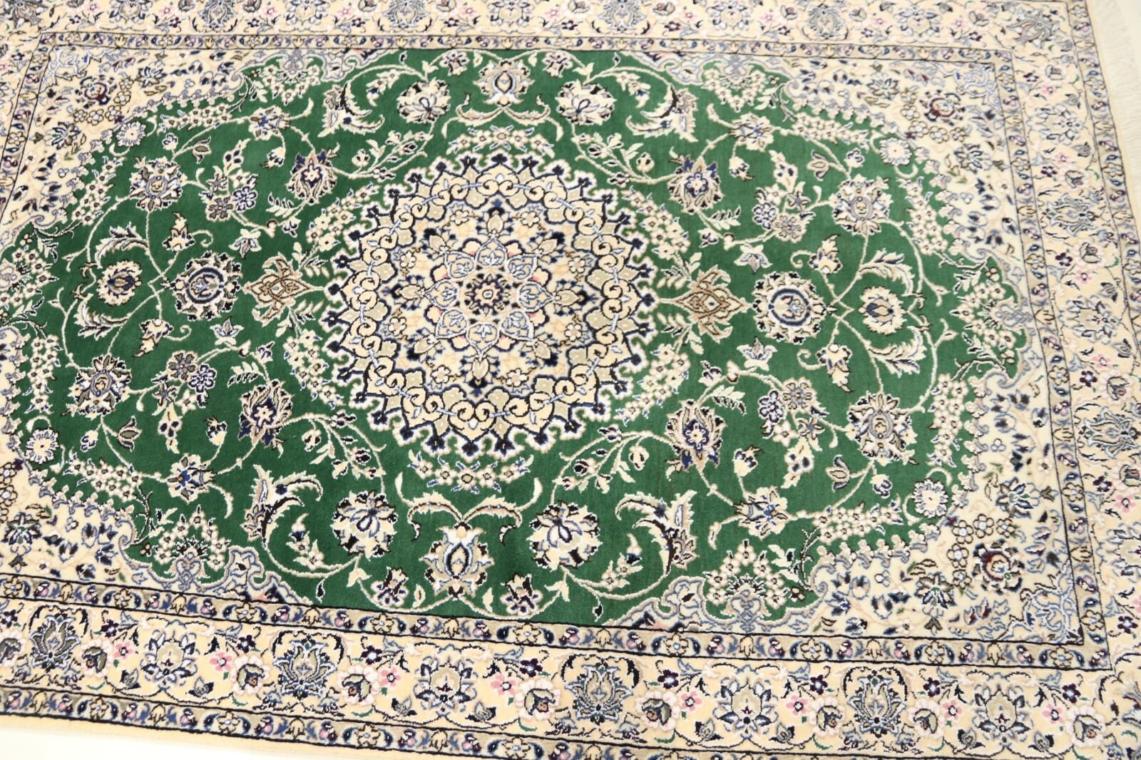 perser-teppich-super-nain-9-la-204x134cm-handgeknupft-500000-knoten-1 Handgeknüpfter Nain Perserteppich, 202 × 133 cm, Wolle