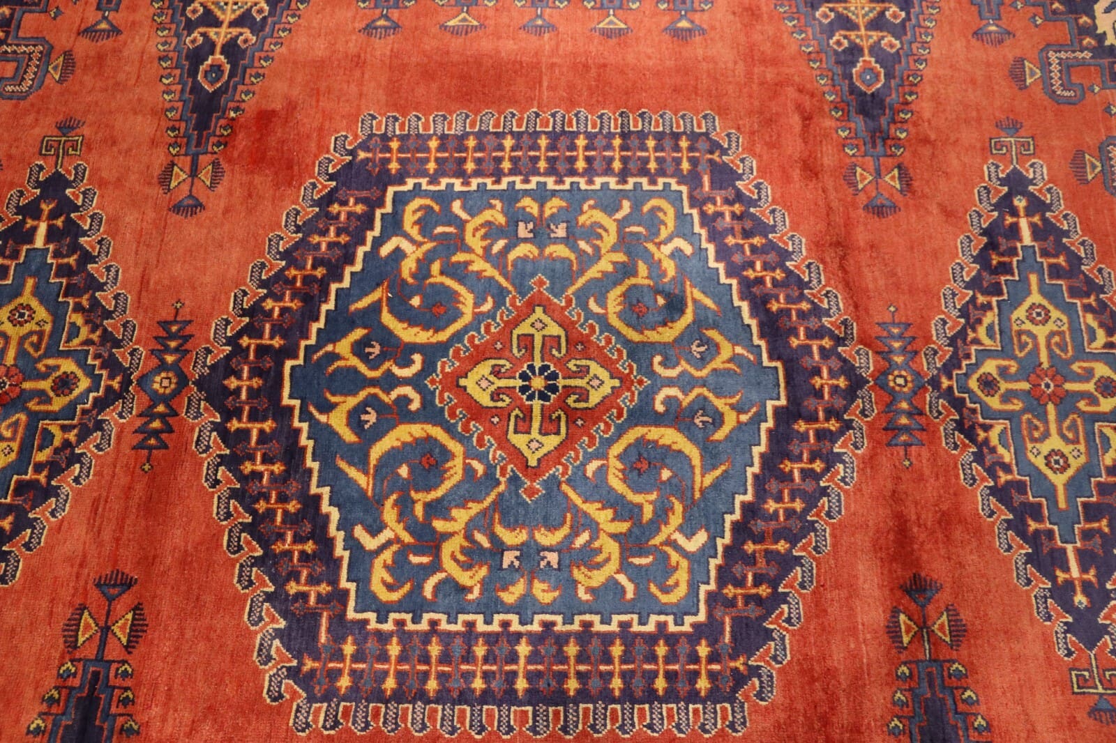 Orientalisch Perserteppich aus Iran, 330 × 225 cm