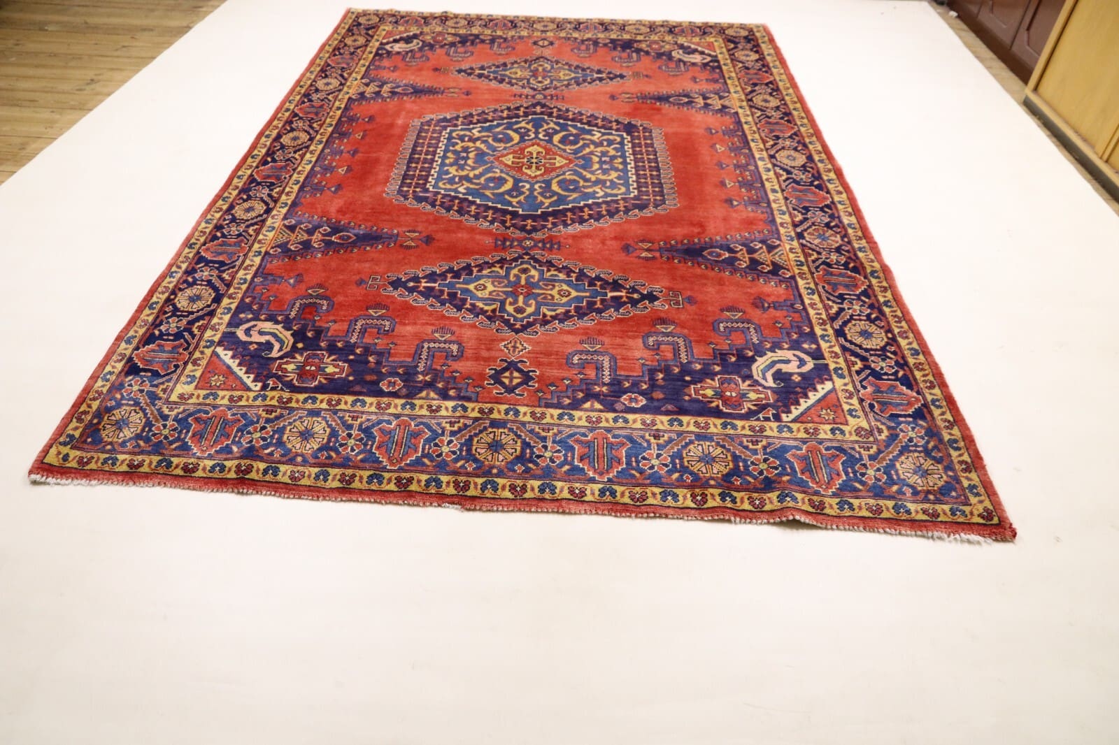 Orientalisch Perserteppich aus Iran, 330 × 225 cm