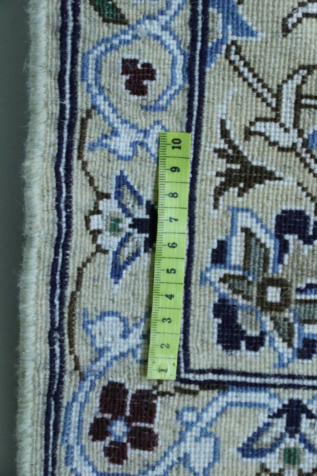 Nain Perserteppich aus Iran, 135 × 91 cm