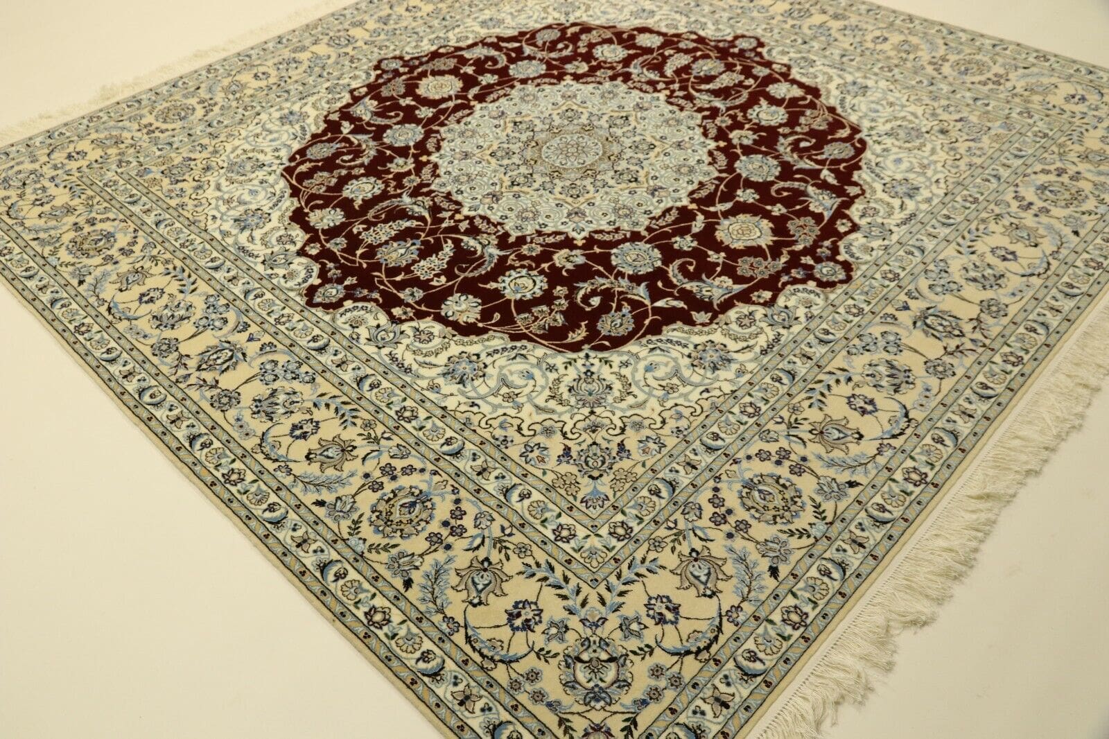 Nain Perserteppich aus Iran, 252 × 260 cm