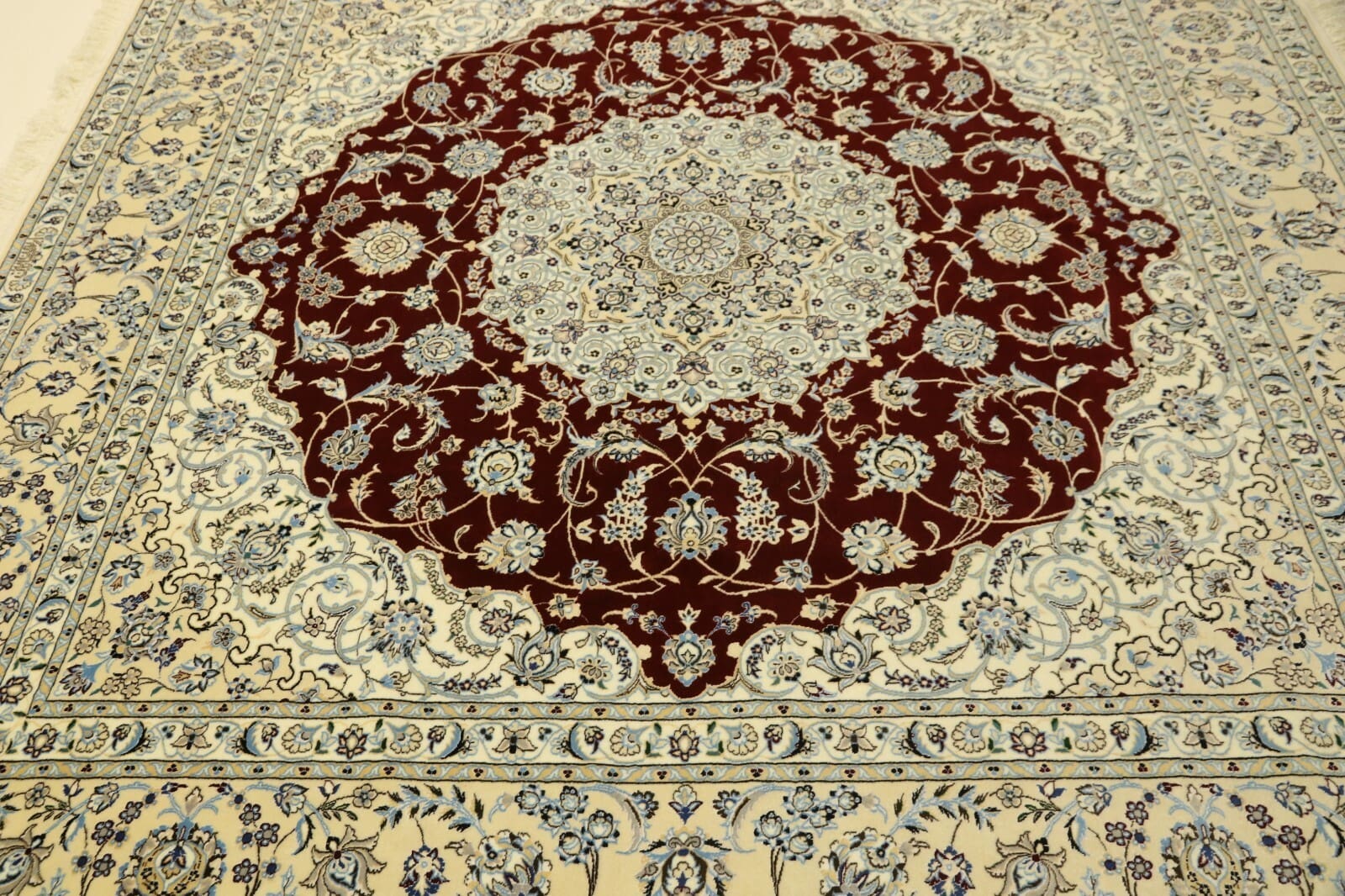 Nain Perserteppich aus Iran, 252 × 260 cm